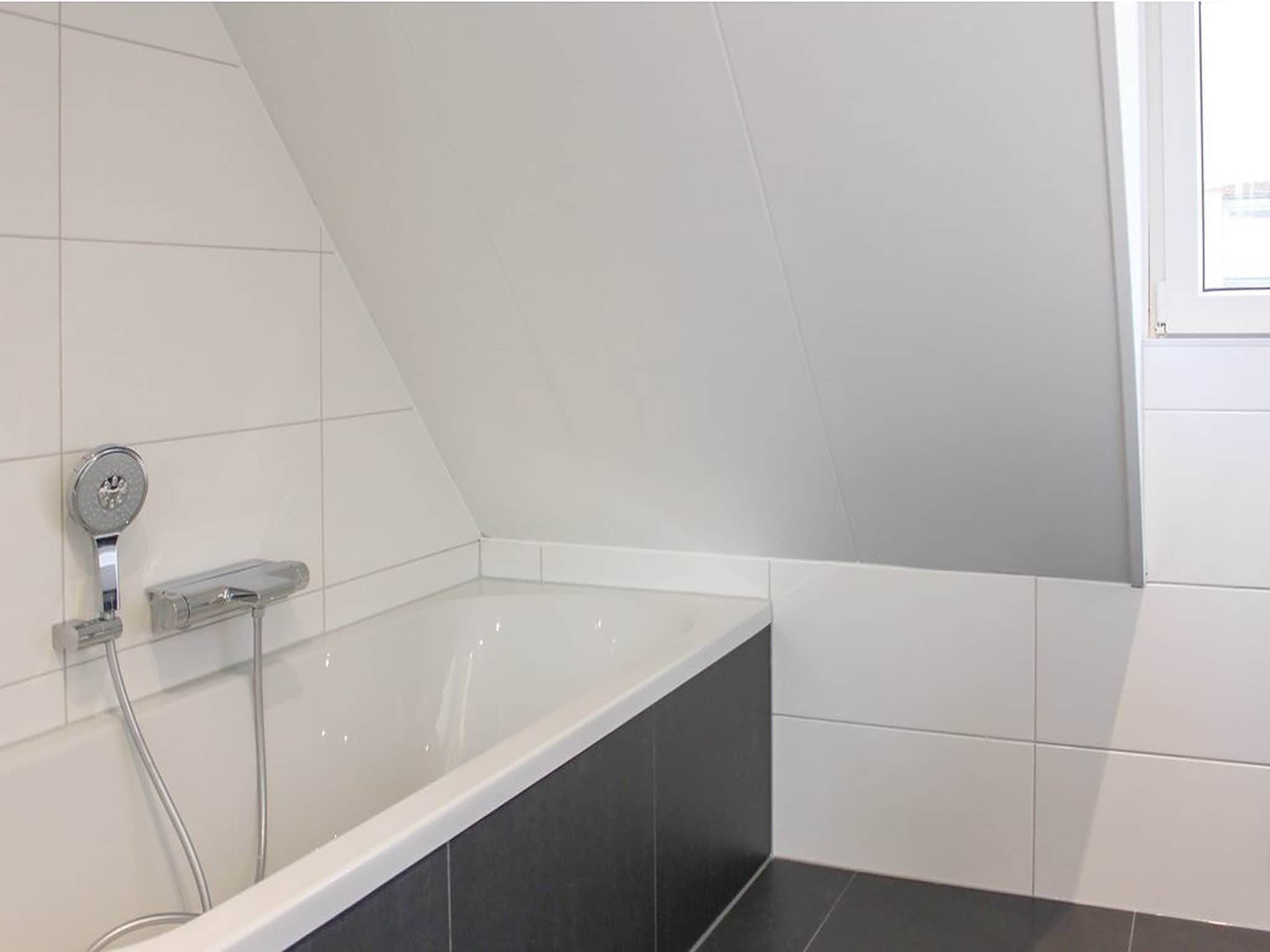 De badkamer van Recreatiepark Idskenhuizen 9 in Idskenhuizen