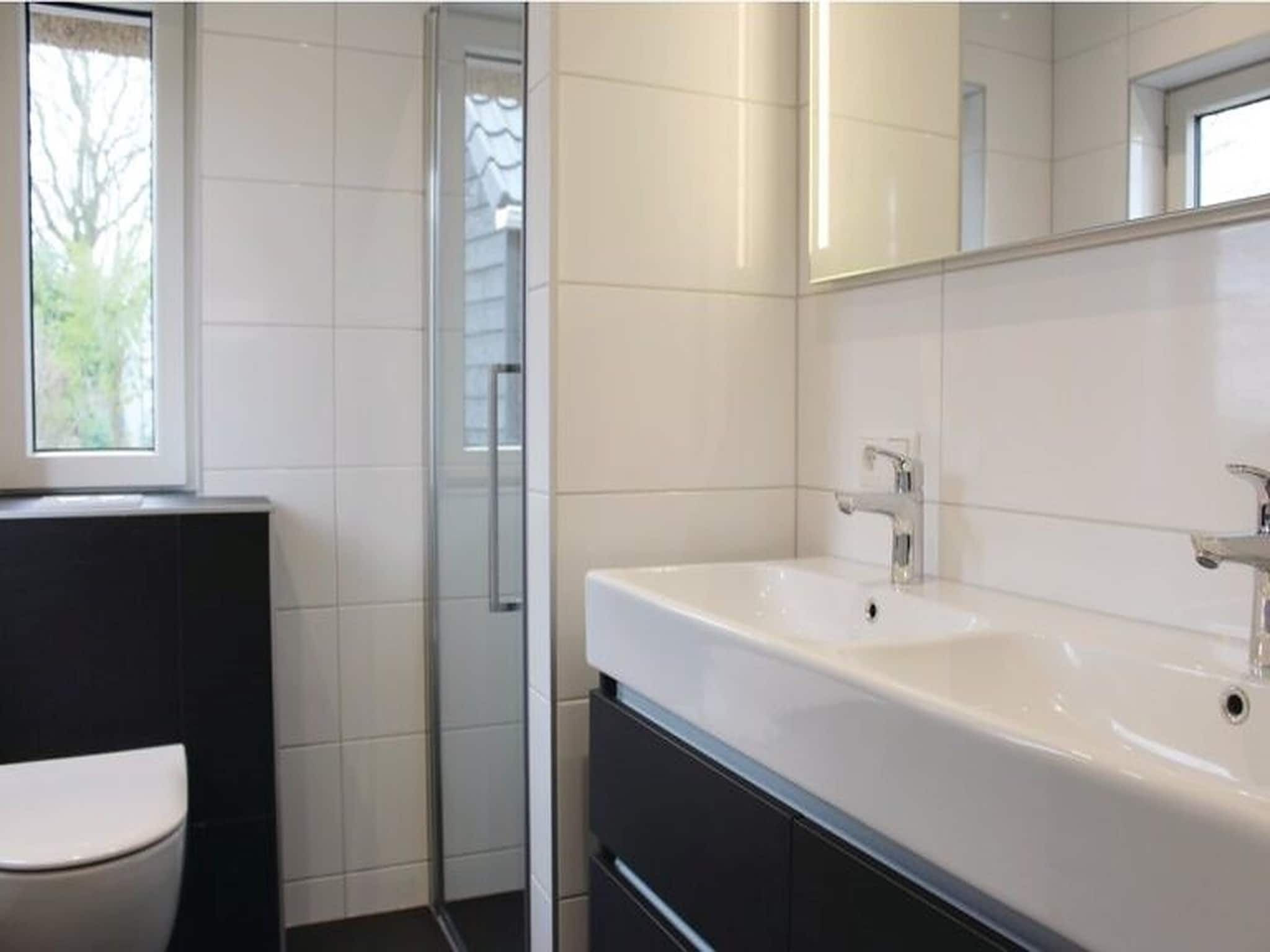 De badkamer van Recreatiepark Idskenhuizen 10 in Idskenhuizen