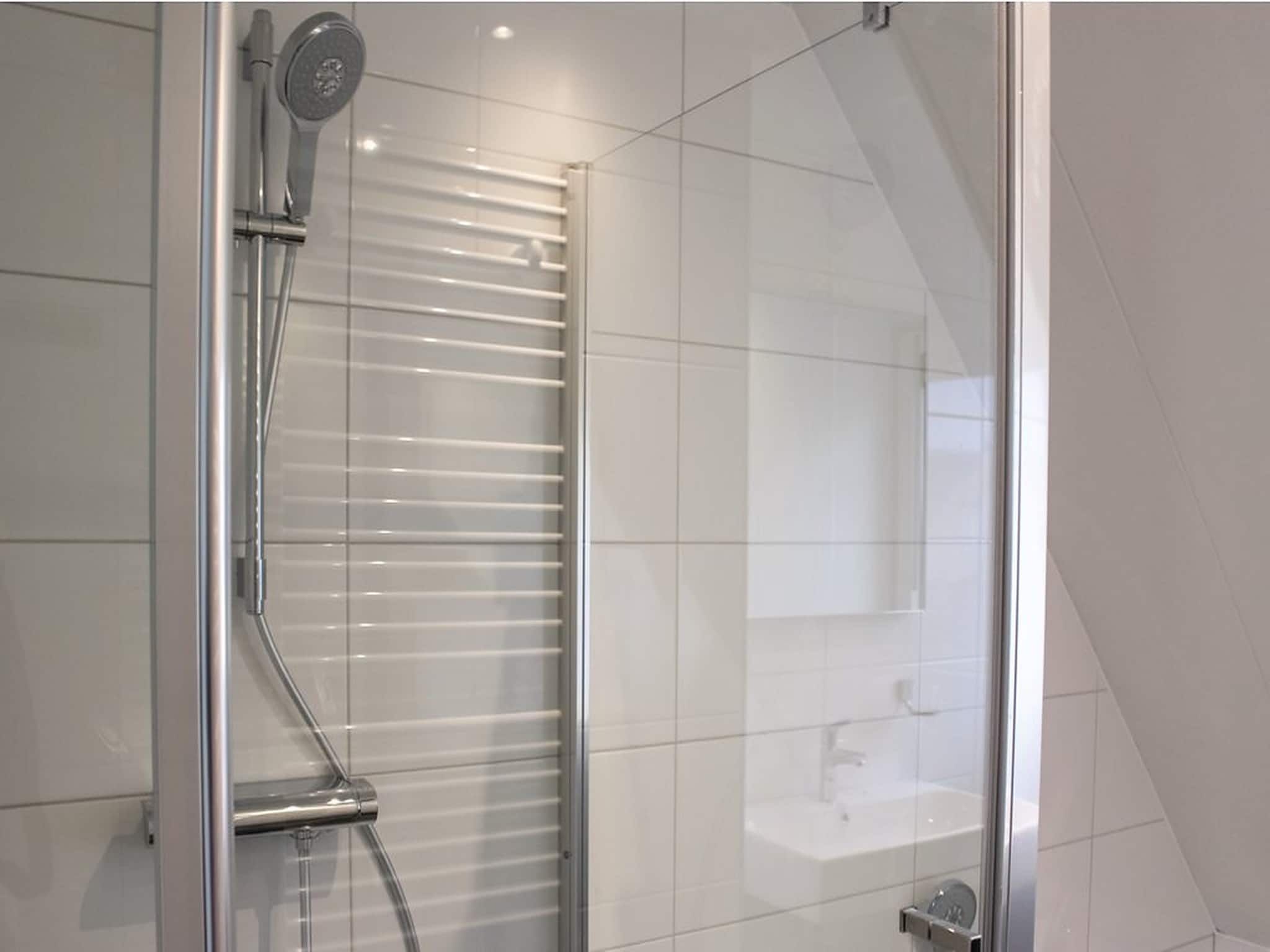 De badkamer van Recreatiepark Idskenhuizen 10 in Idskenhuizen