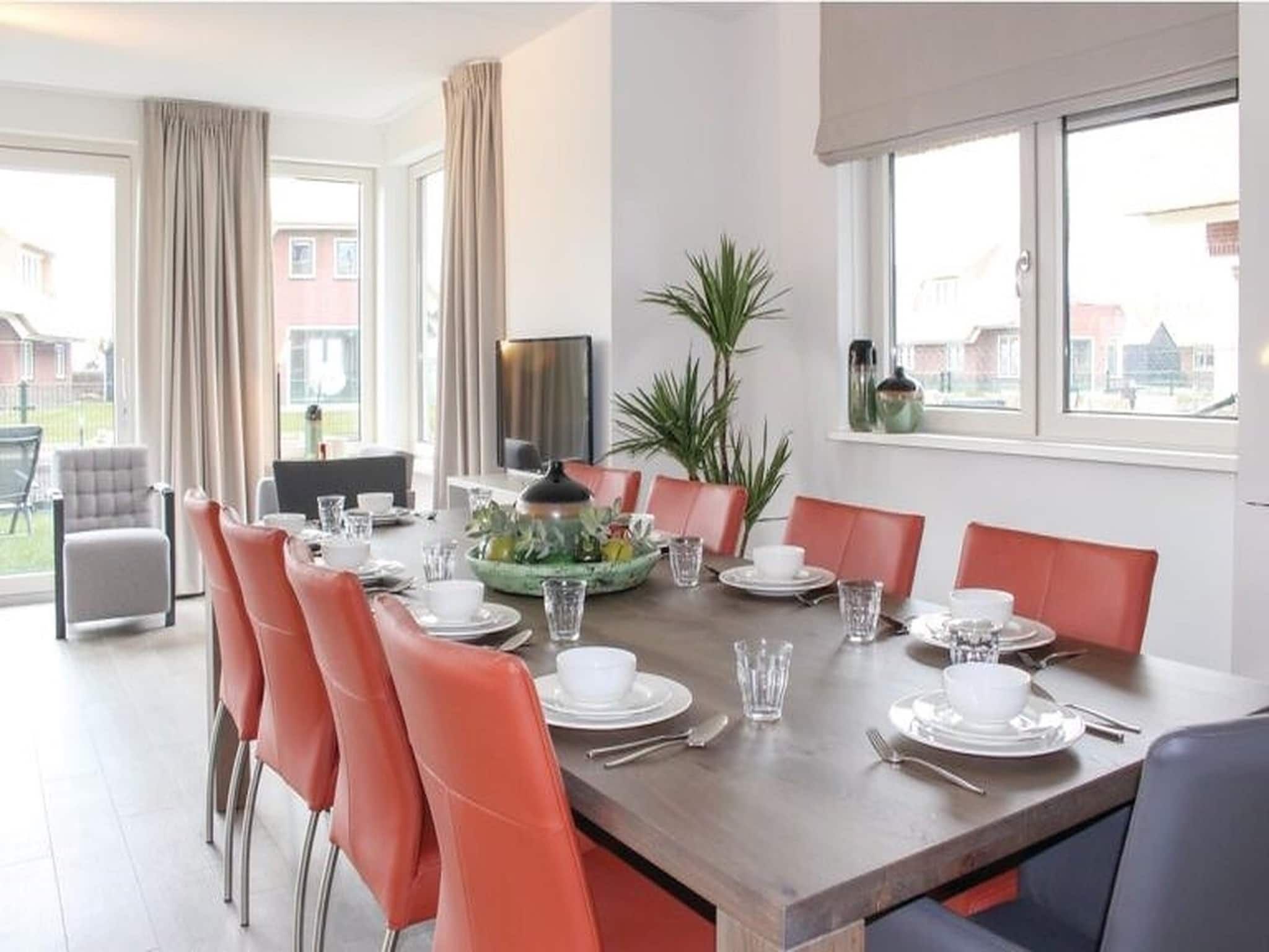 De eetkamer van Recreatiepark Idskenhuizen 10 in Idskenhuizen