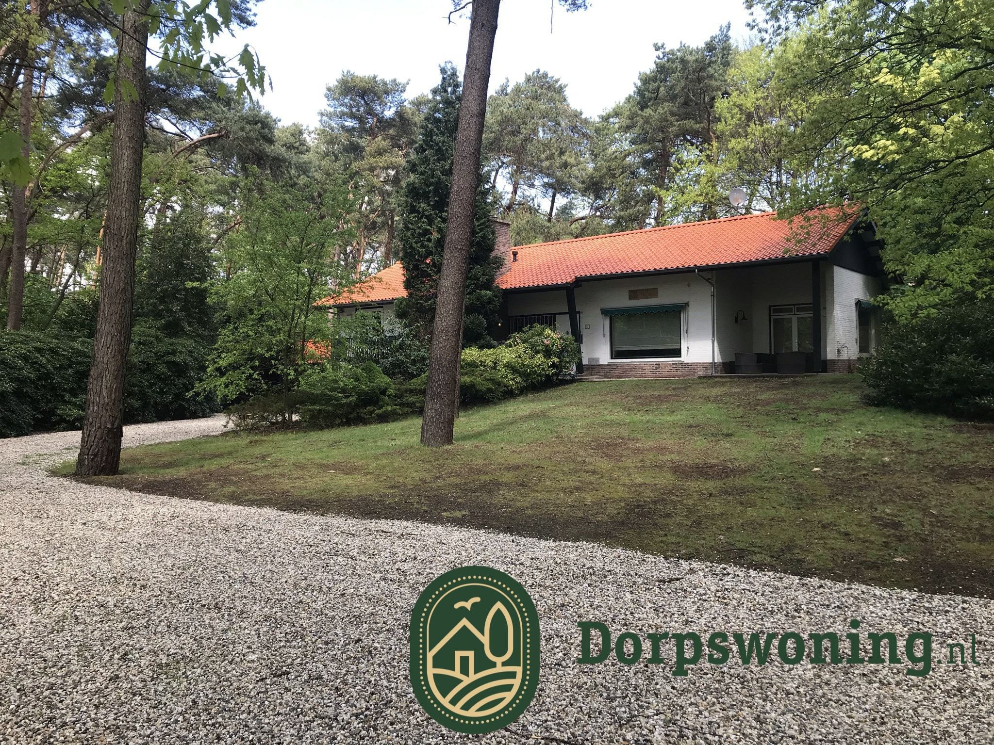 De buitenkant van Dorpswoning Het Jagershuis in Leende