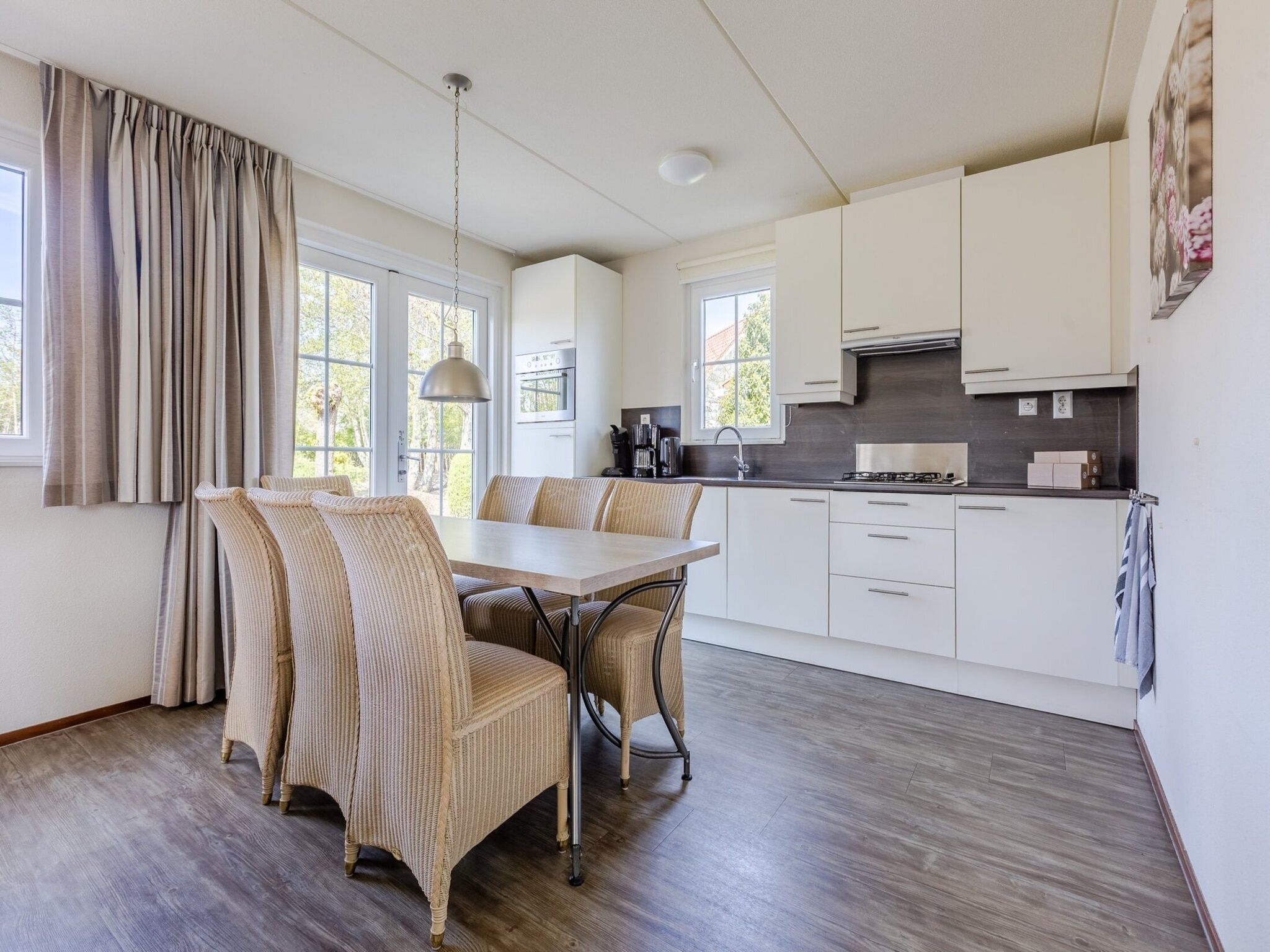 De eetkamer van Noordzee Residence Cadzand-Bad 26 in Cadzand-Bad