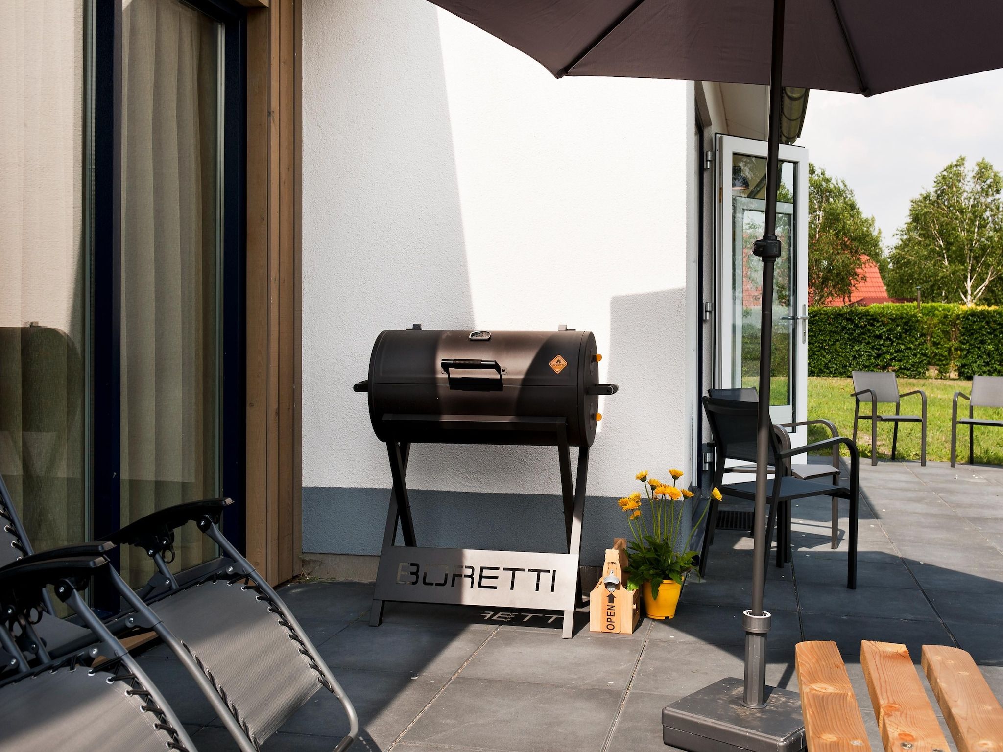 Voorzieningen bij 24 pers Pallertshuis Wellness de luxe met sauna en hout gestookte hottub in Groningen