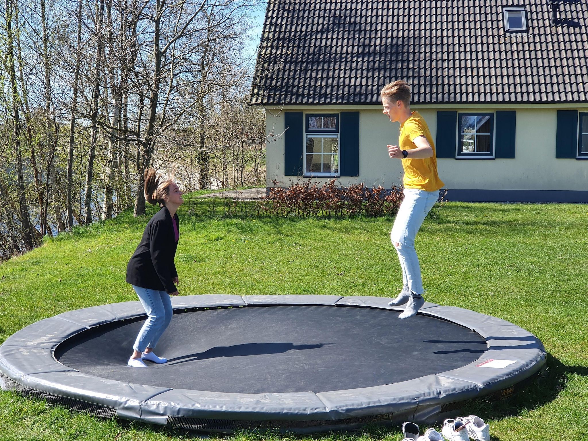 Voorzieningen bij 24 pers Pallertshuis Wellness de luxe met sauna en hout gestookte hottub in Groningen