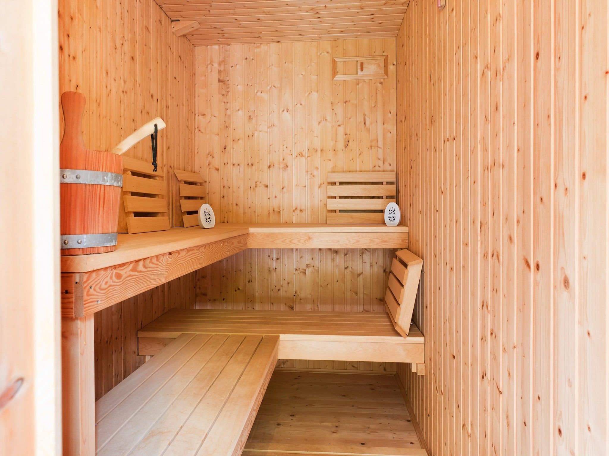 Wellness bij 8 pers Metbroekhuis Wellness de luxe met sauna & buitenspa in Groningen