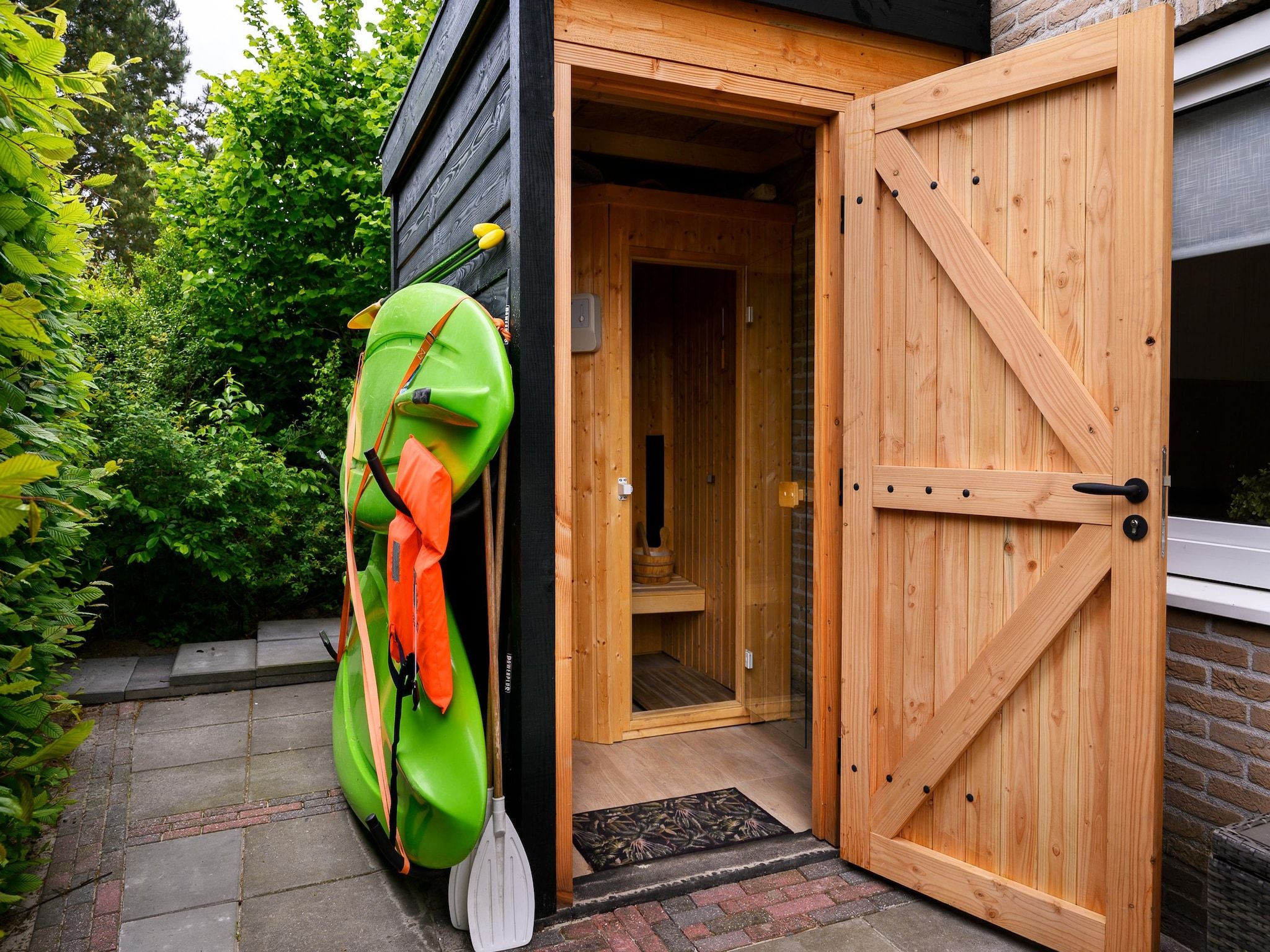 Wellness bij 8 pers Westerwolde Prestige Welness met buitenspa in Vlagtwedde