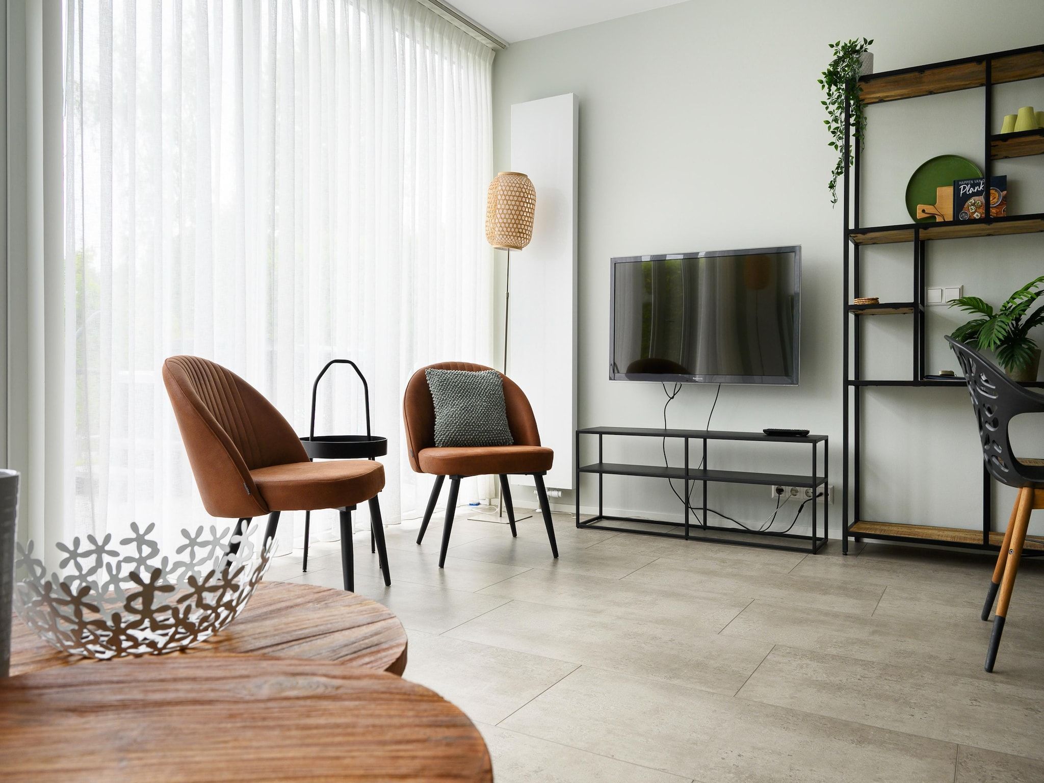 De woonkamer van 8 pers Westerwolde Prestige Welness met buitenspa in Vlagtwedde