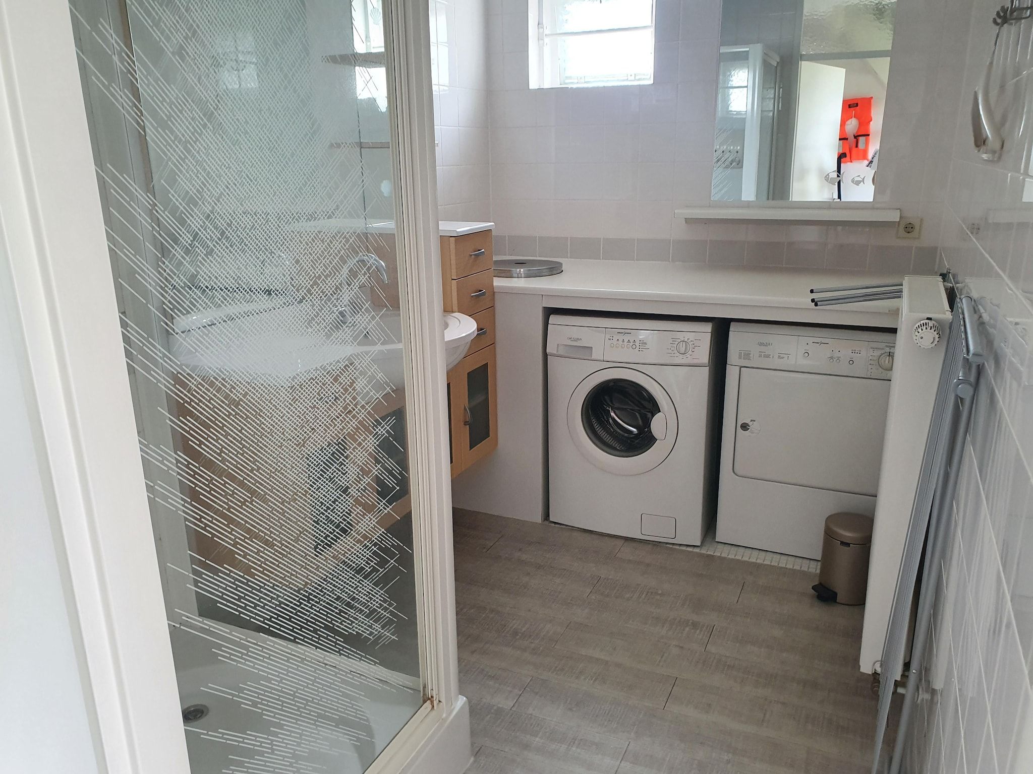 Parkfaciliteiten bij Grand Fisker Wellness de luxe met sauna buitenspa & sloep seizoensgebonden in Friesland