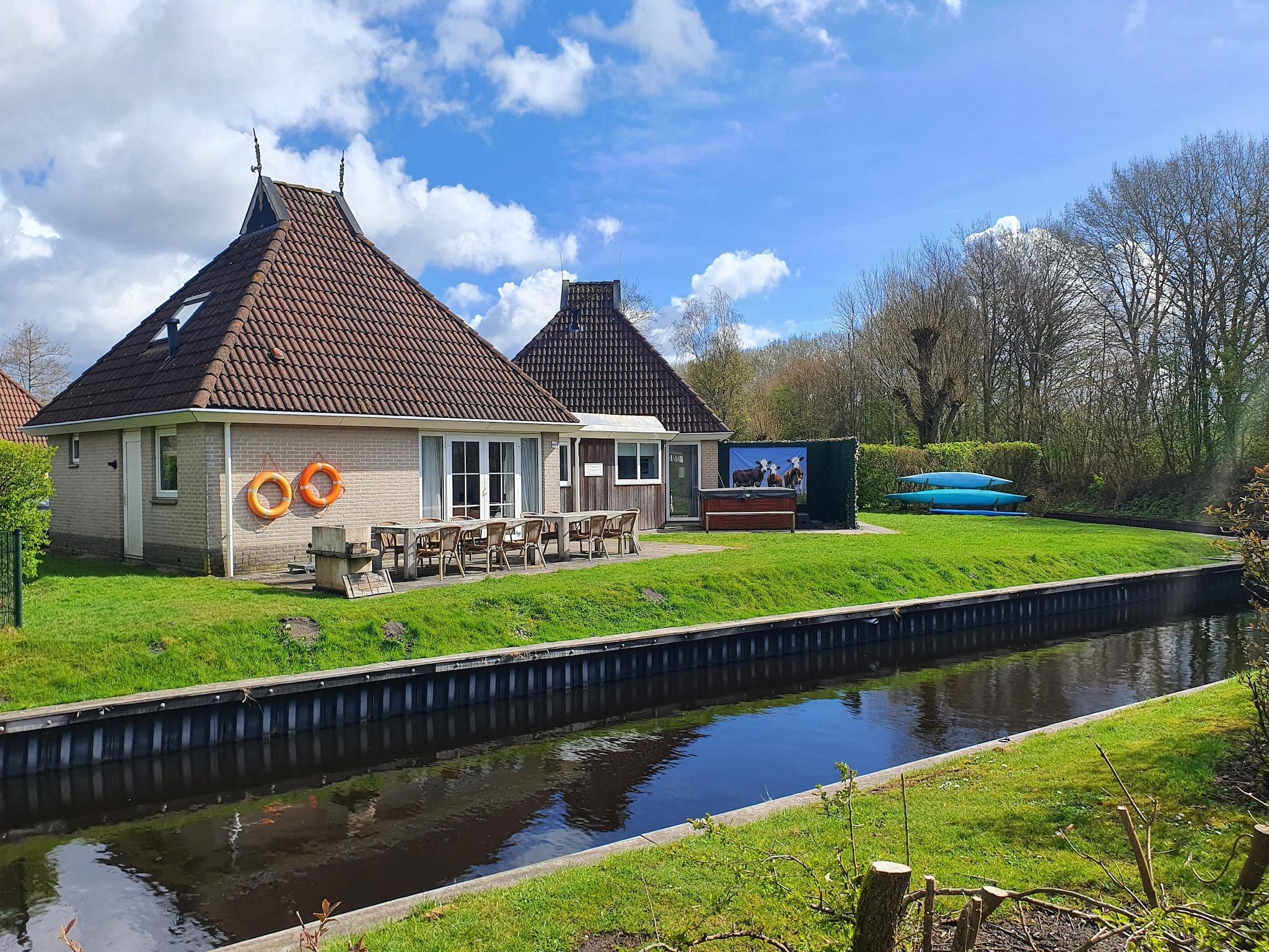 Grand Sechstjin Wellness de luxe met sauna en buitenspa in Friesland - Foto 2 van 34