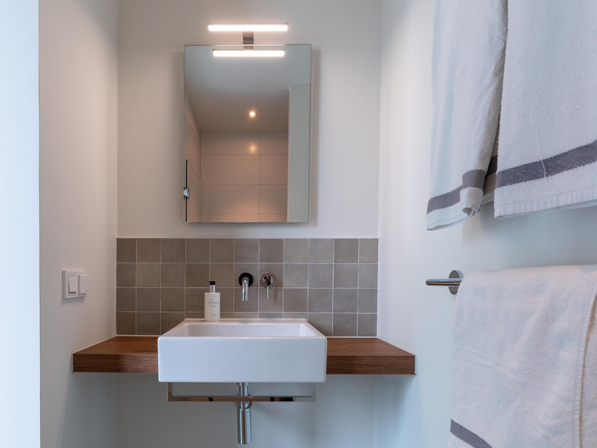 De badkamer van Harbour Village 15 in Arnemuiden