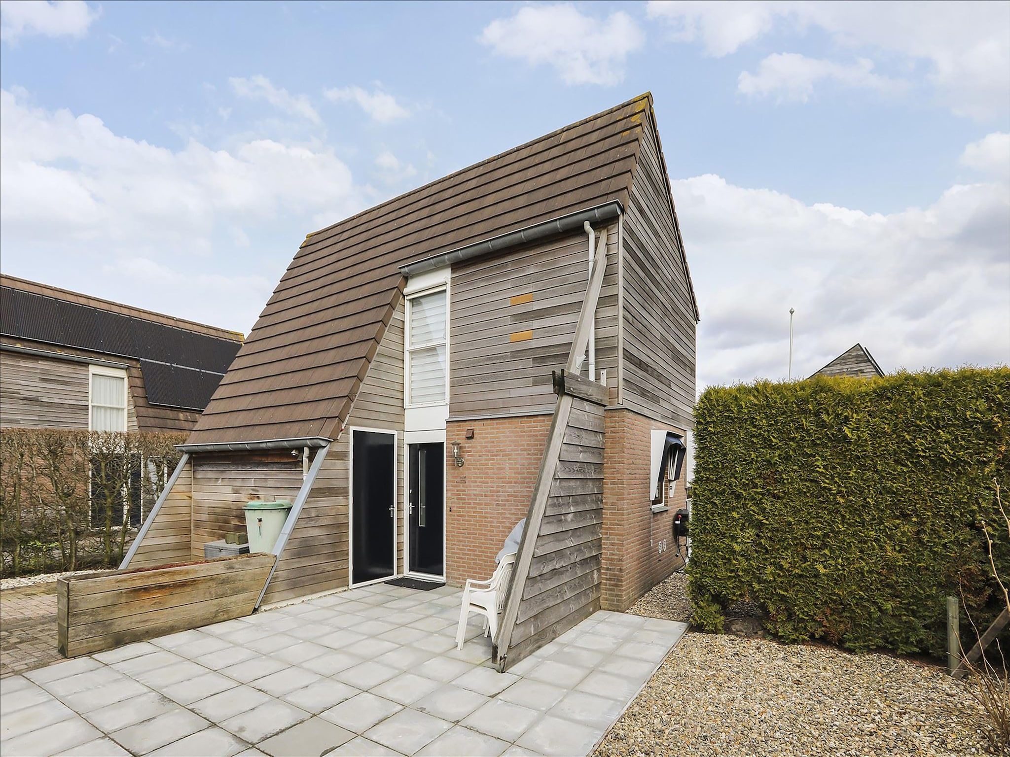 De buitenkant van Combinatie nr 105 en 110 in Grou