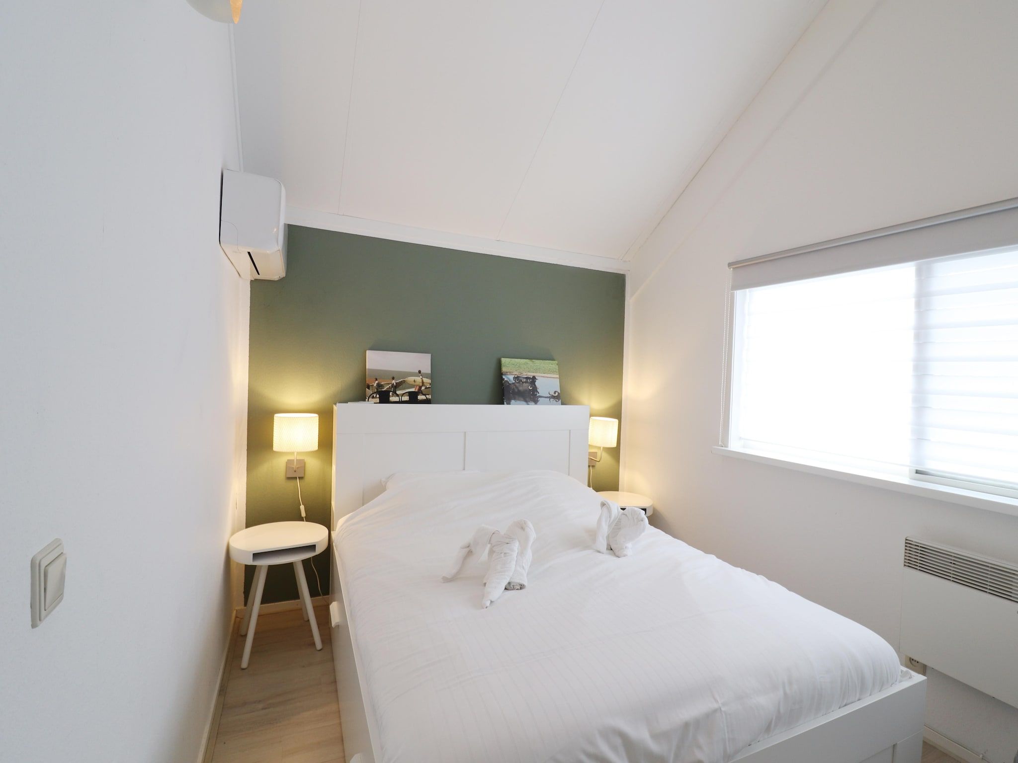 Een slaapkamer van Combinatie nr 105 en 110 in Grou