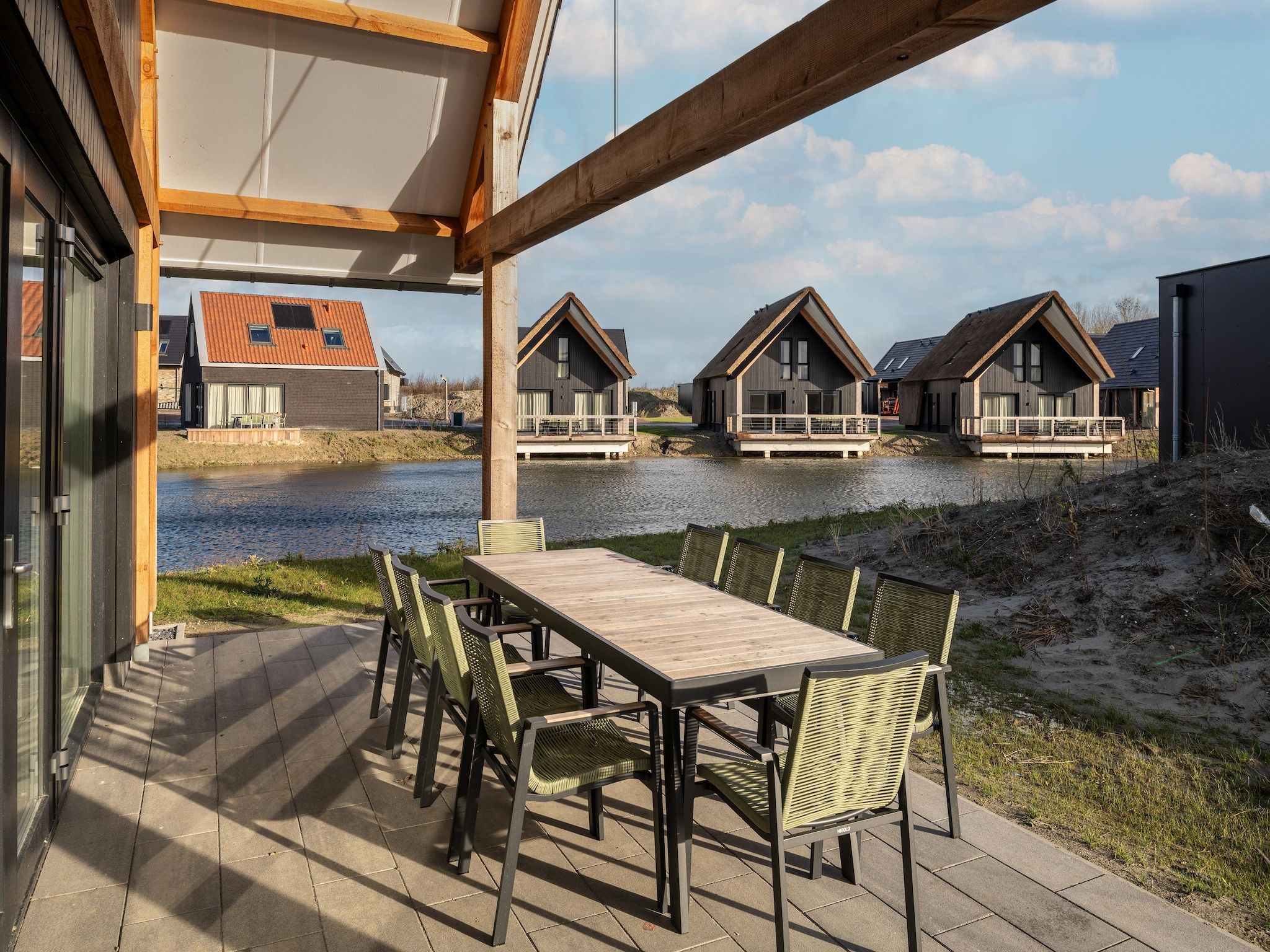 Het terras van Resort Nieuwvliet-Bad 9 in Nieuwvliet