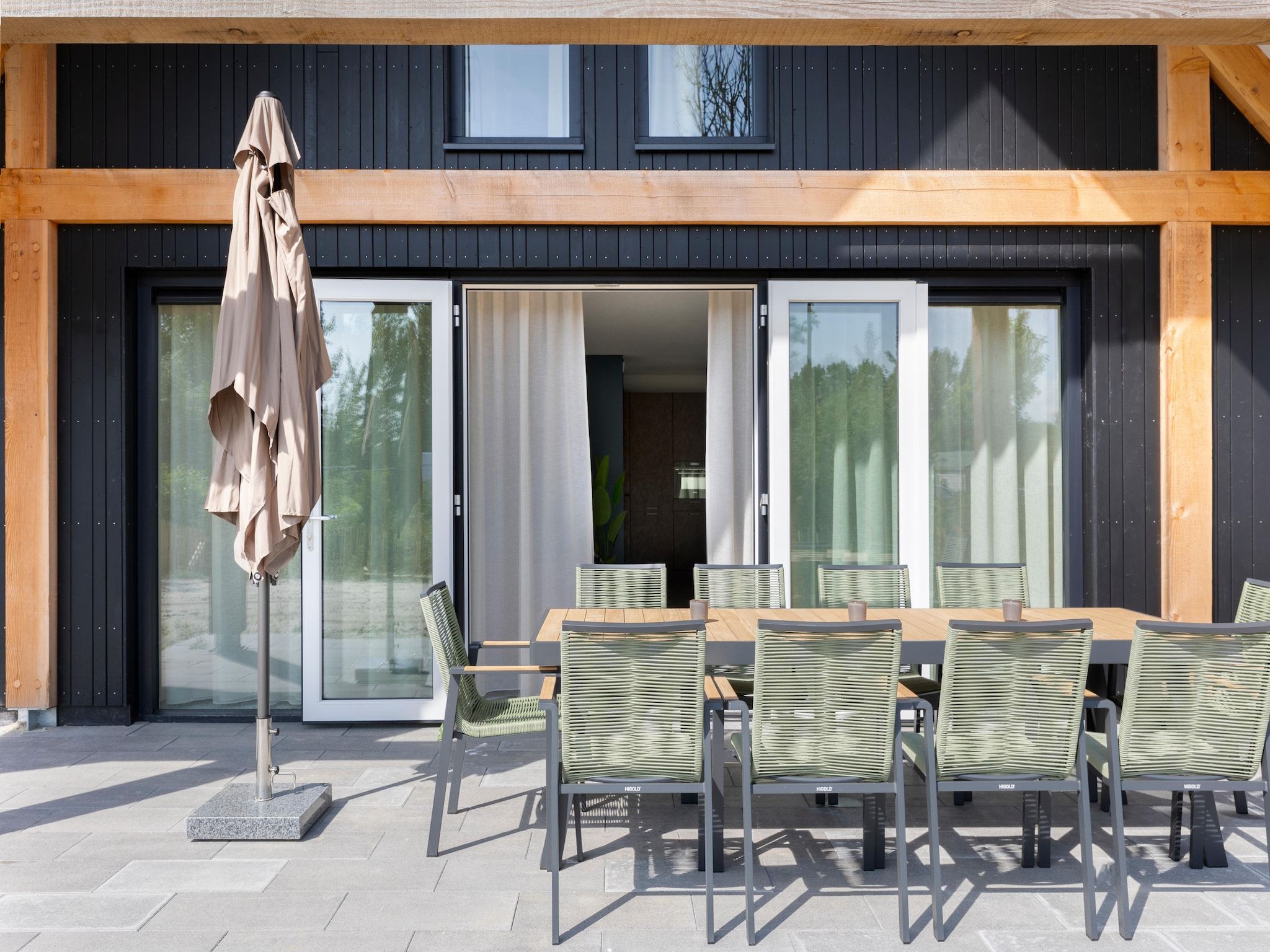 Het terras van Resort Nieuwvliet-Bad 12 in Nieuwvliet