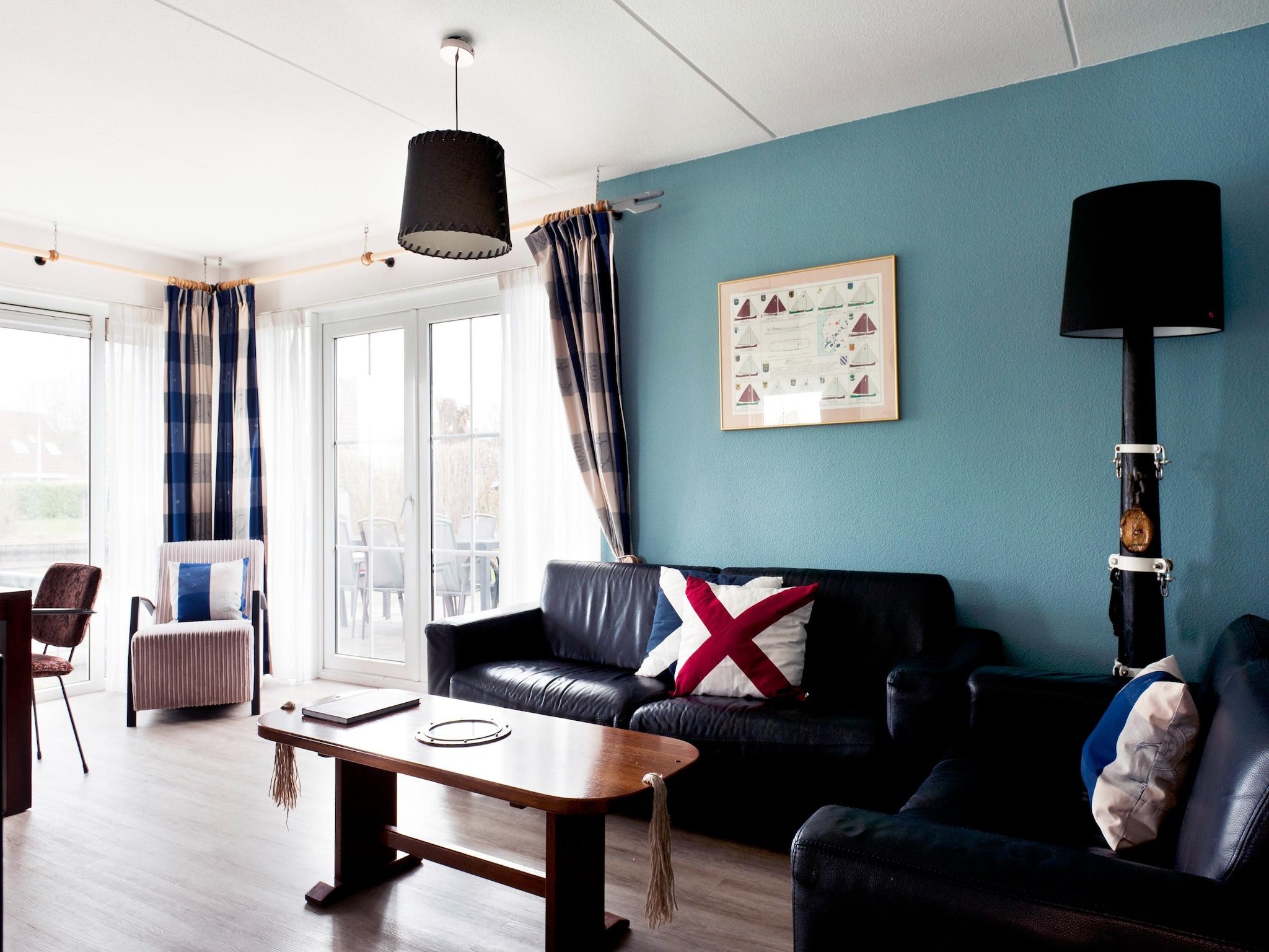 De woonkamer van Wiid Wellness de luxe met sauna & buitenspa in Friesland