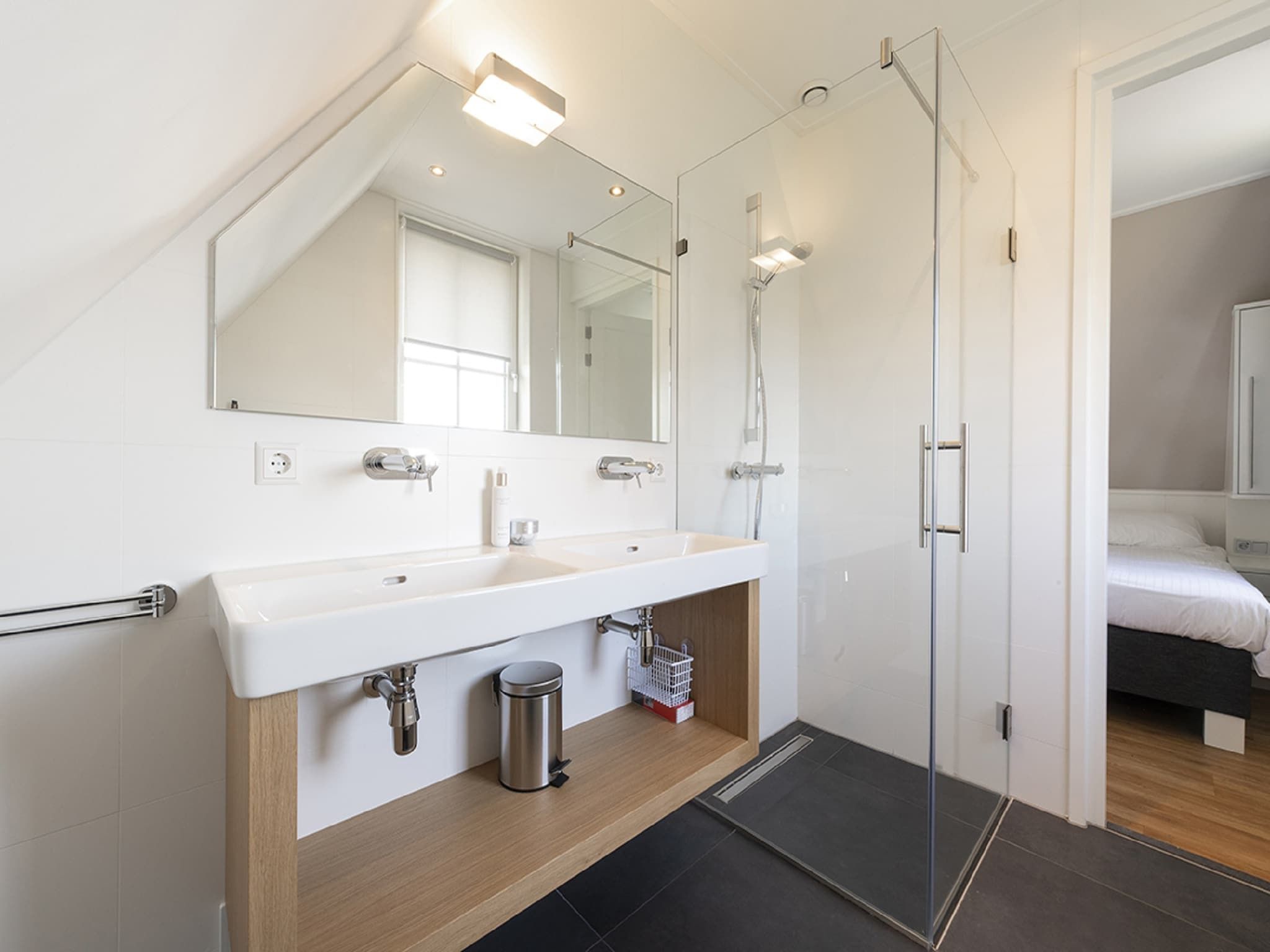 De badkamer van Friese Meren Villa's 22 in Delfstrahuizen