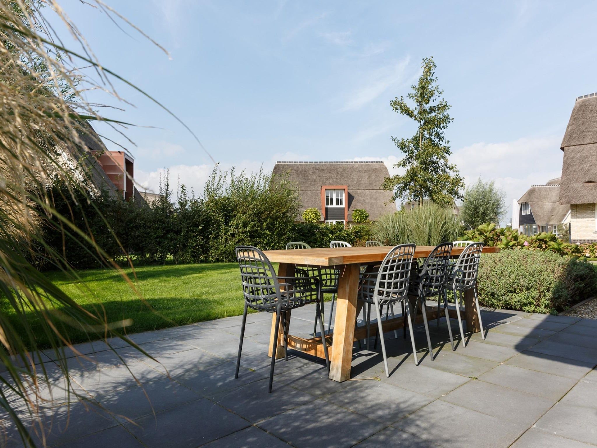 De tuin van Friese Meren Villa's 22 in Delfstrahuizen