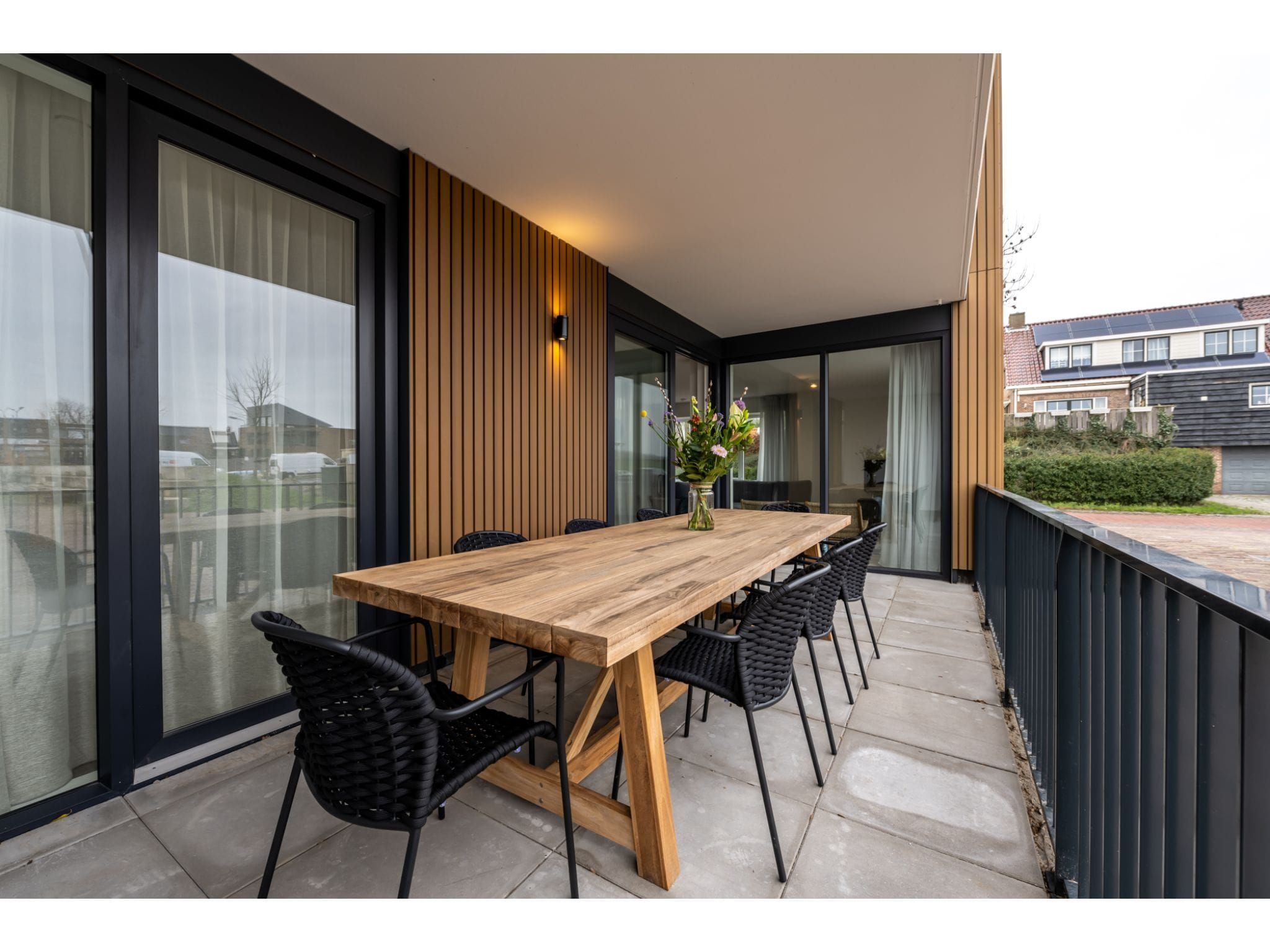 Het terras van Harbour Loft 1 / Residence Marina 8 pers in Kamperland
