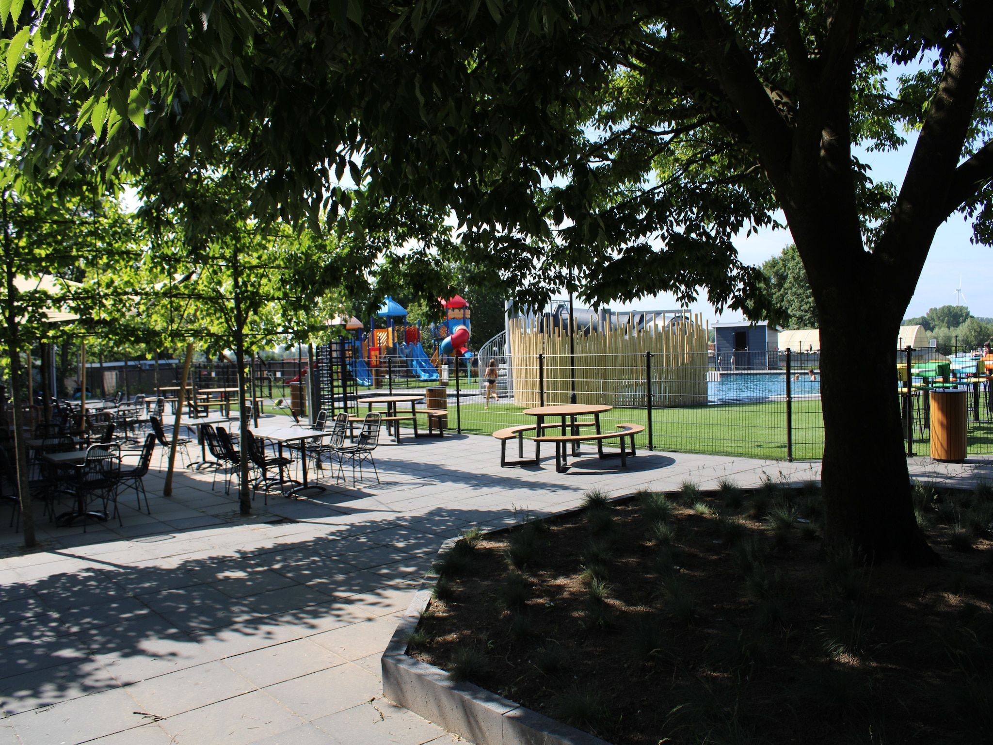 Parkfaciliteiten bij Recreatiepark Rhederlaagse Meren 18 in Lathum