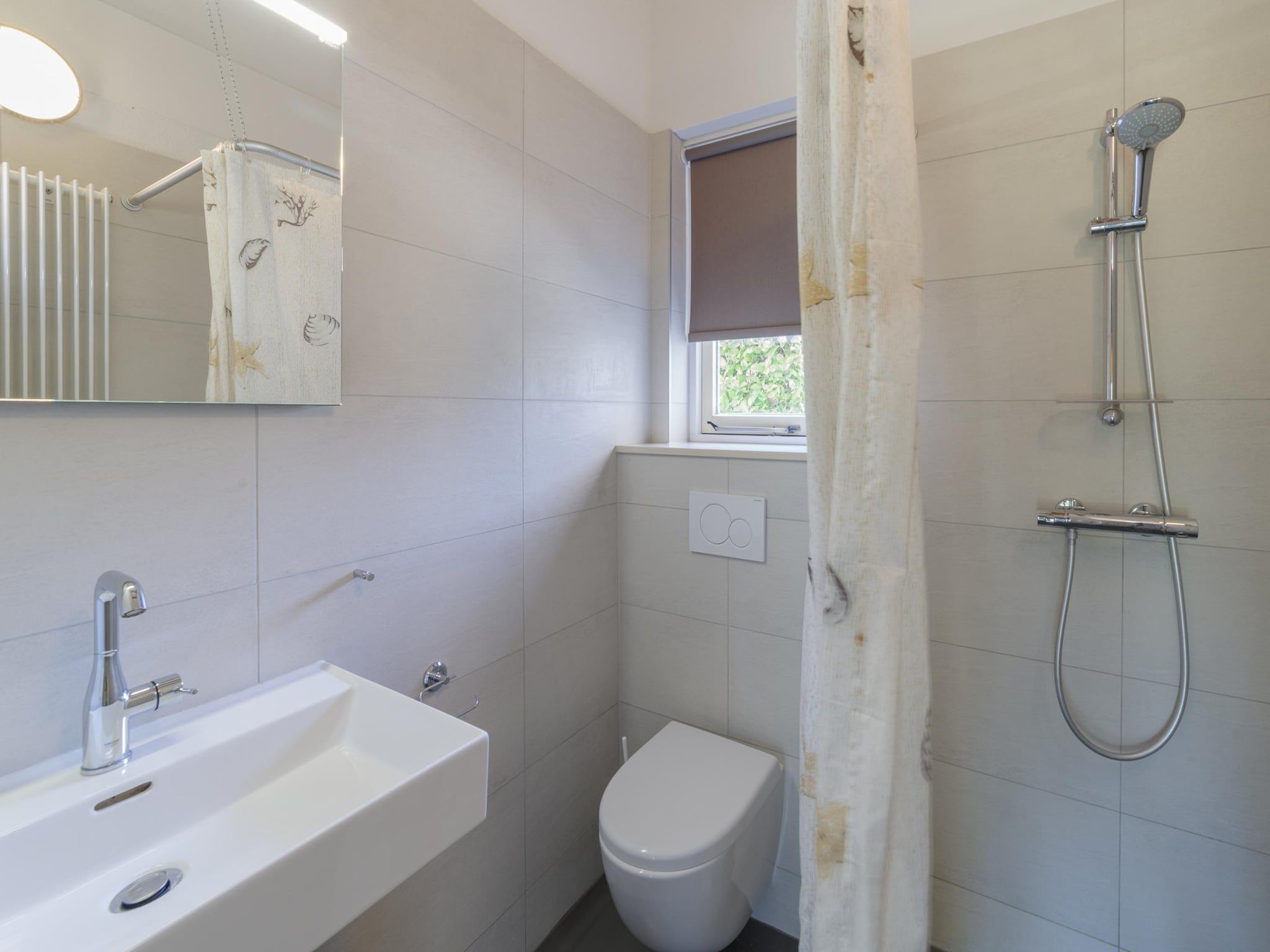 De badkamer van Villapark De Oesterbaai 74 in Wemeldinge