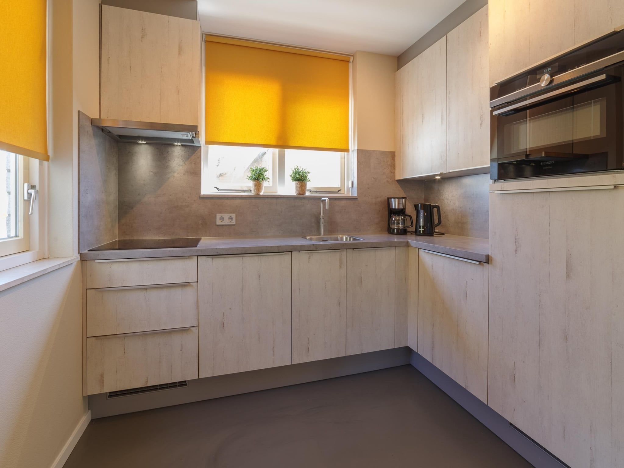 De keuken van Villapark De Oesterbaai 74 in Wemeldinge