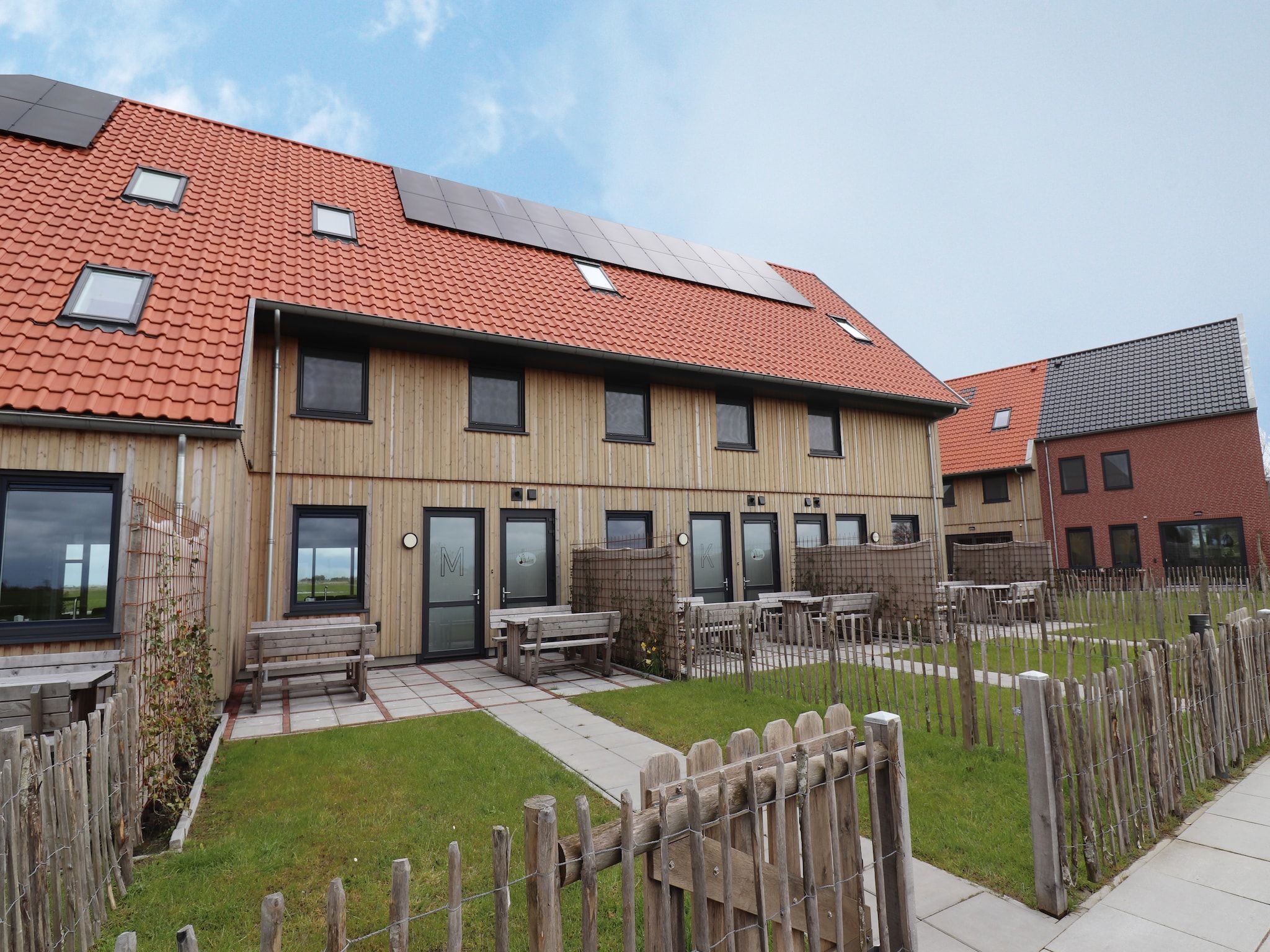 De buitenkant van Friese Villa in Leons in Leons