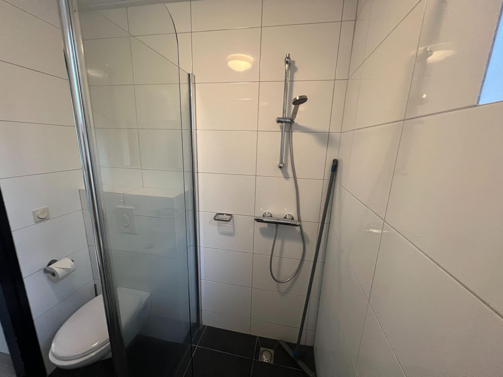 De badkamer van Combi bungalow Vosseven 84 & 85 in Stramproy