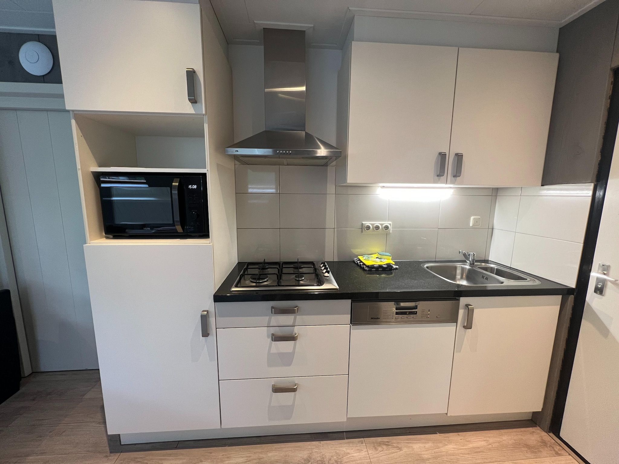 De keuken van Combi bungalow Vosseven 84 & 85 in Stramproy