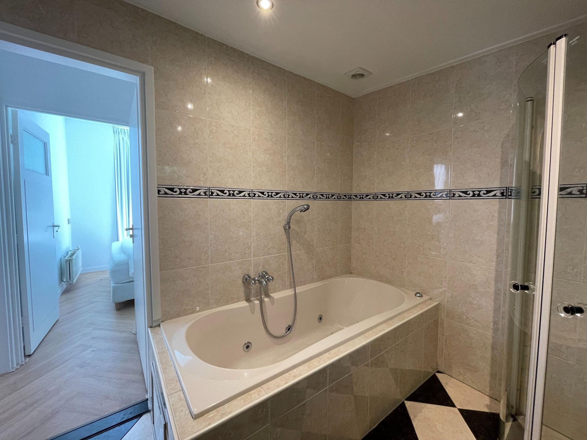 De badkamer van Duo Suite wellness in Zelhem