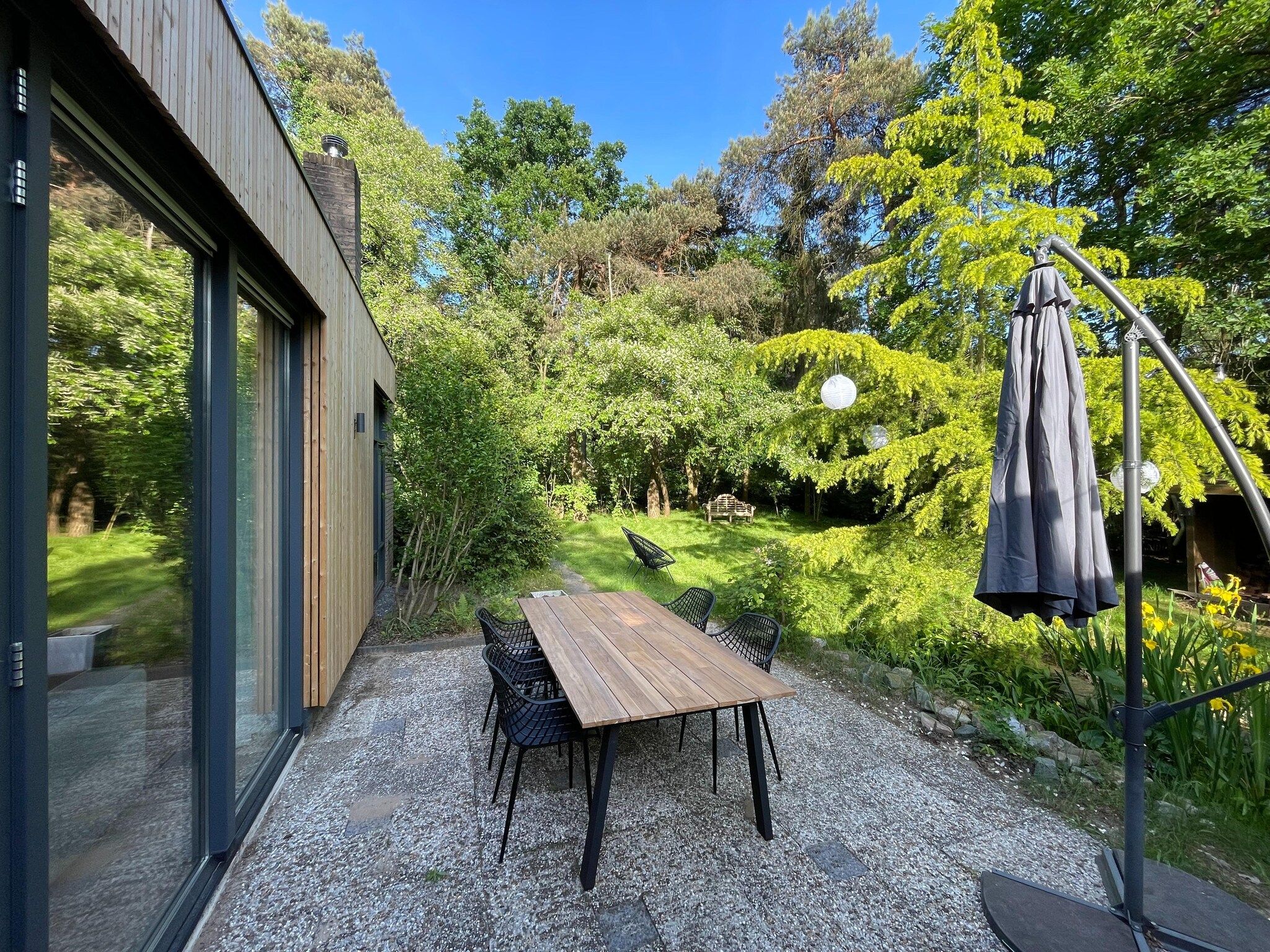 Het terras van Duo Suite wellness in Zelhem