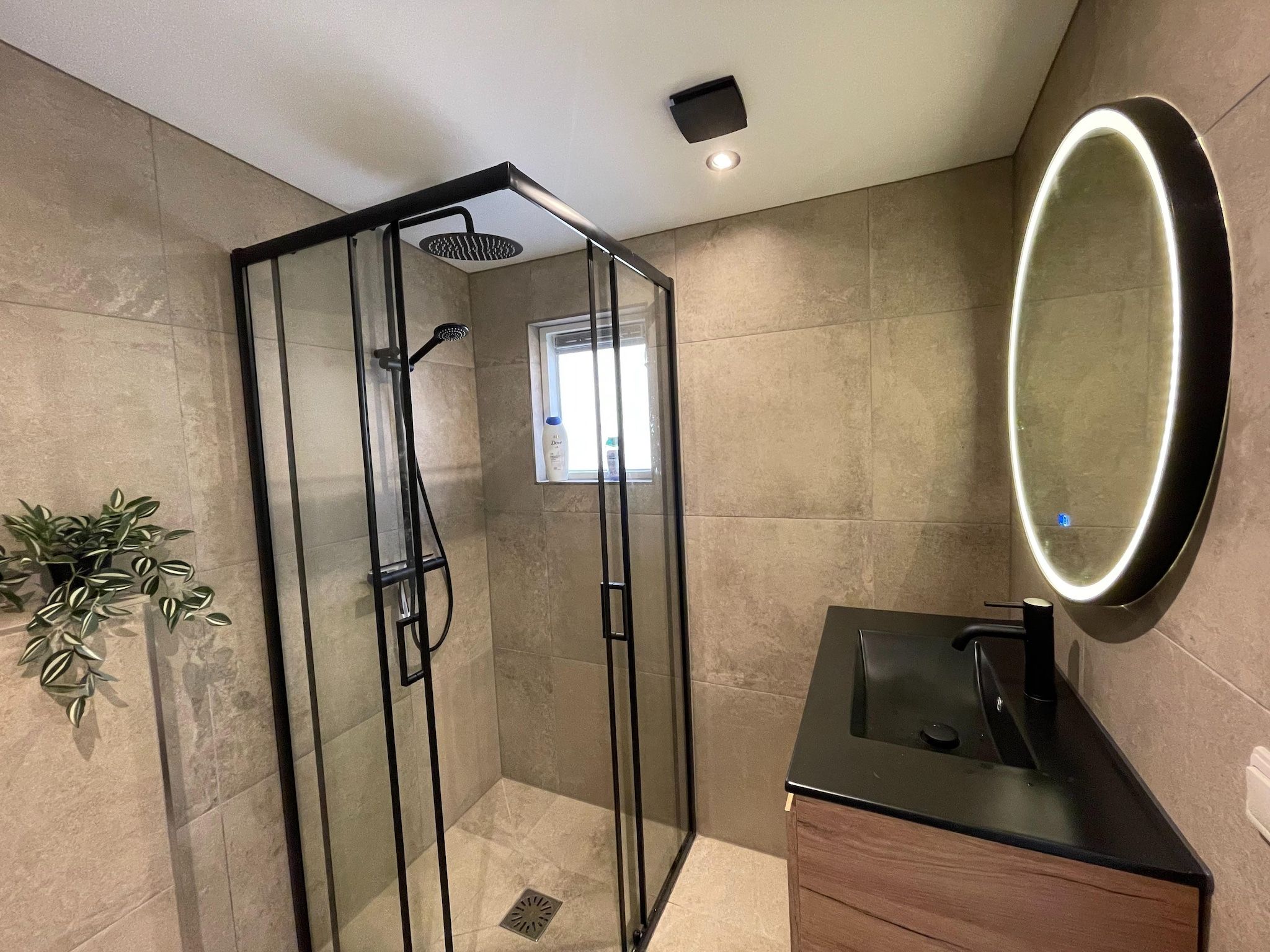 De badkamer van Duo Suite wellness in Zelhem