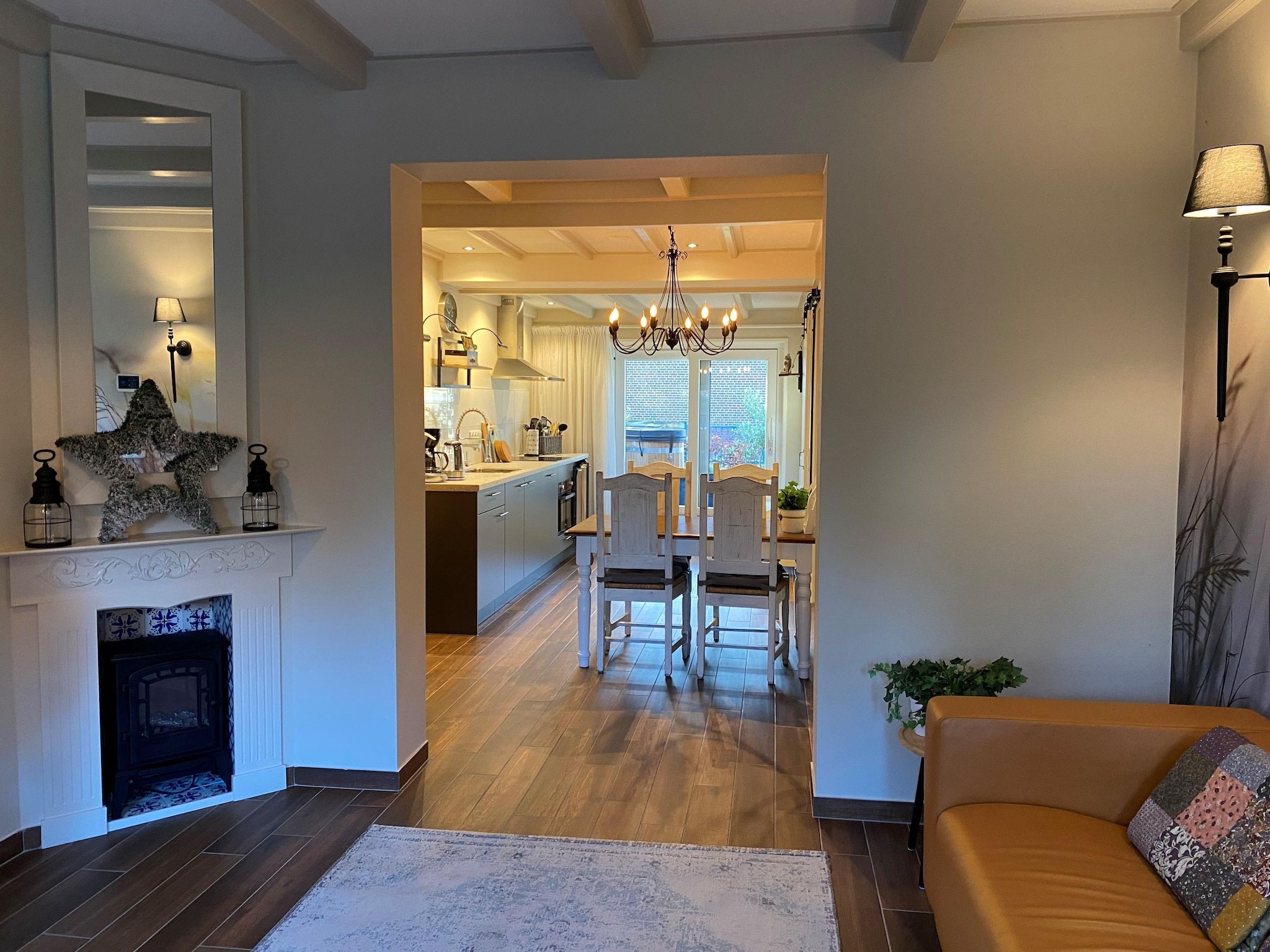 De woonkamer van Wad'n Leven en Geluk in Paesens