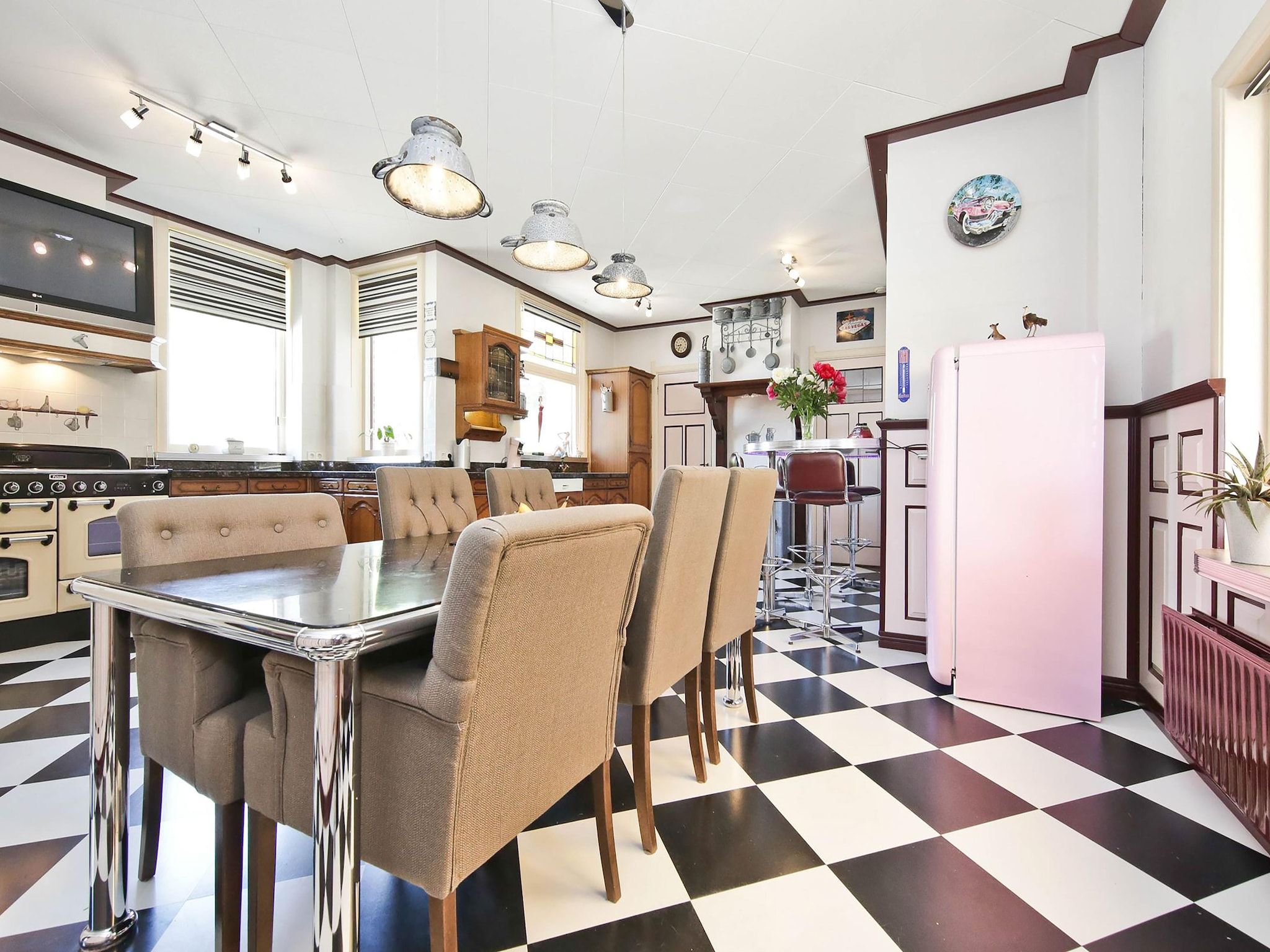 De eetkamer van Karakteristiek landhuis met sauna in Noord-Holland