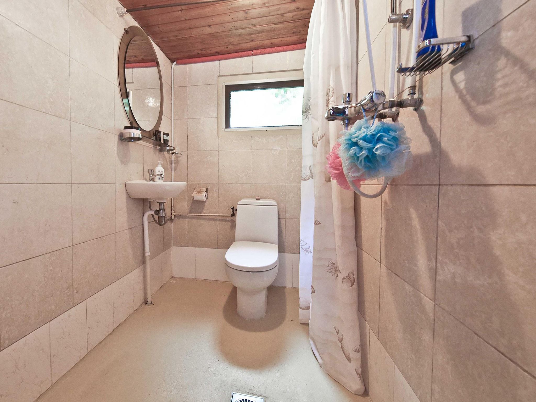 De badkamer van Karakteristiek landhuis met sauna in Noord-Holland