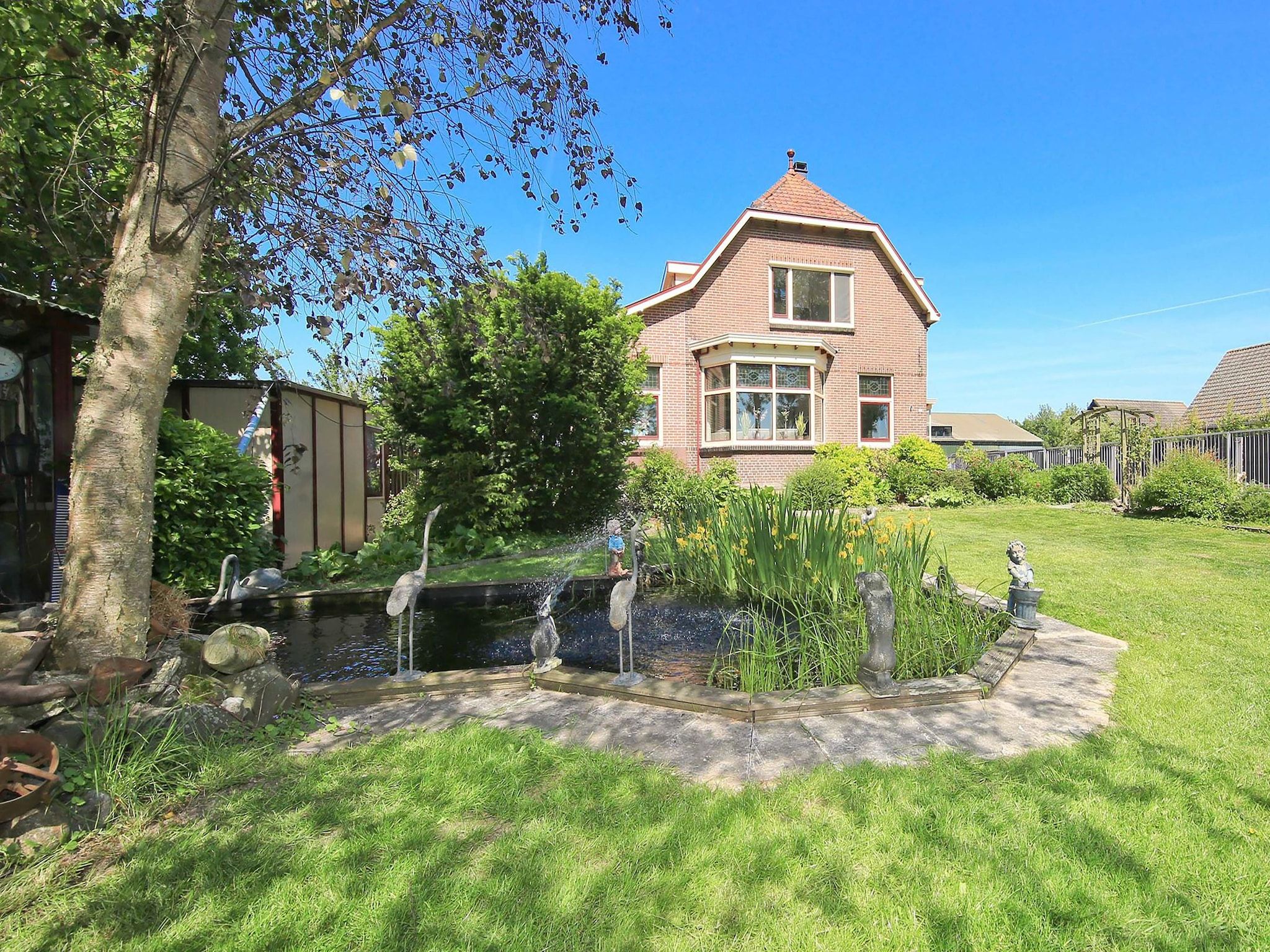De buitenkant van Karakteristiek landhuis met sauna in Noord-Holland