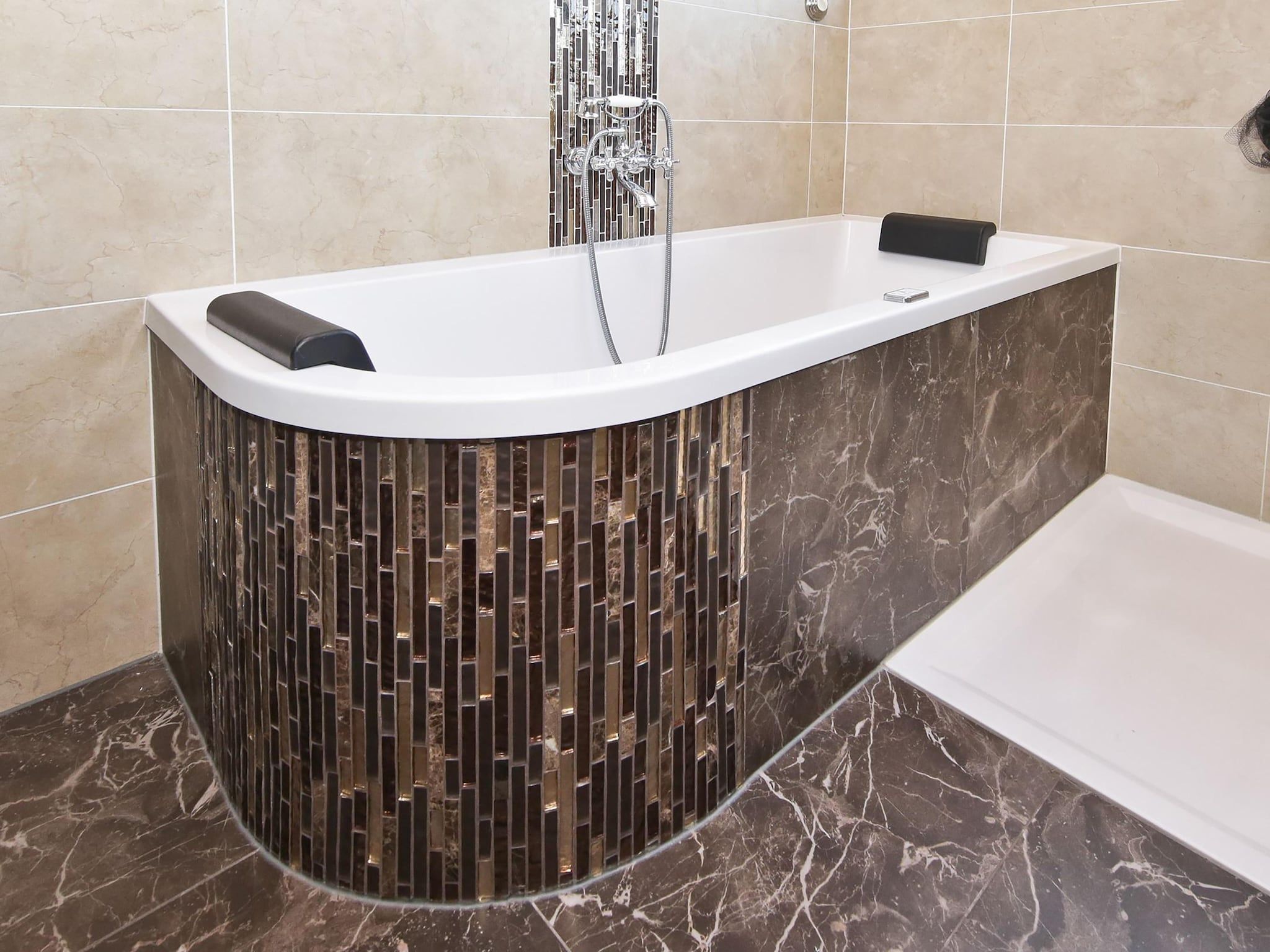 De badkamer van Karakteristiek landhuis met sauna in Noord-Holland