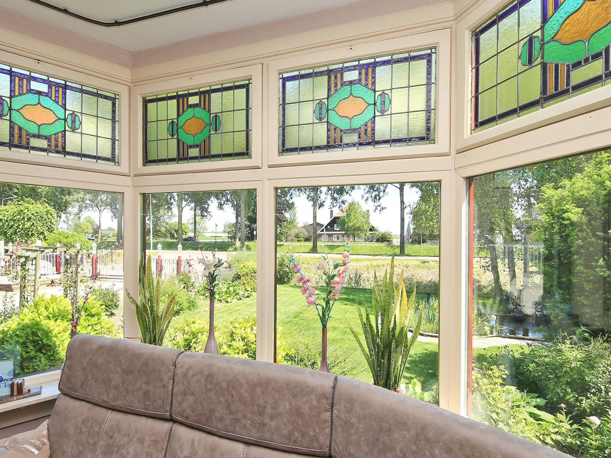 Het uitzicht vanaf Karakteristiek landhuis met sauna in Noord-Holland