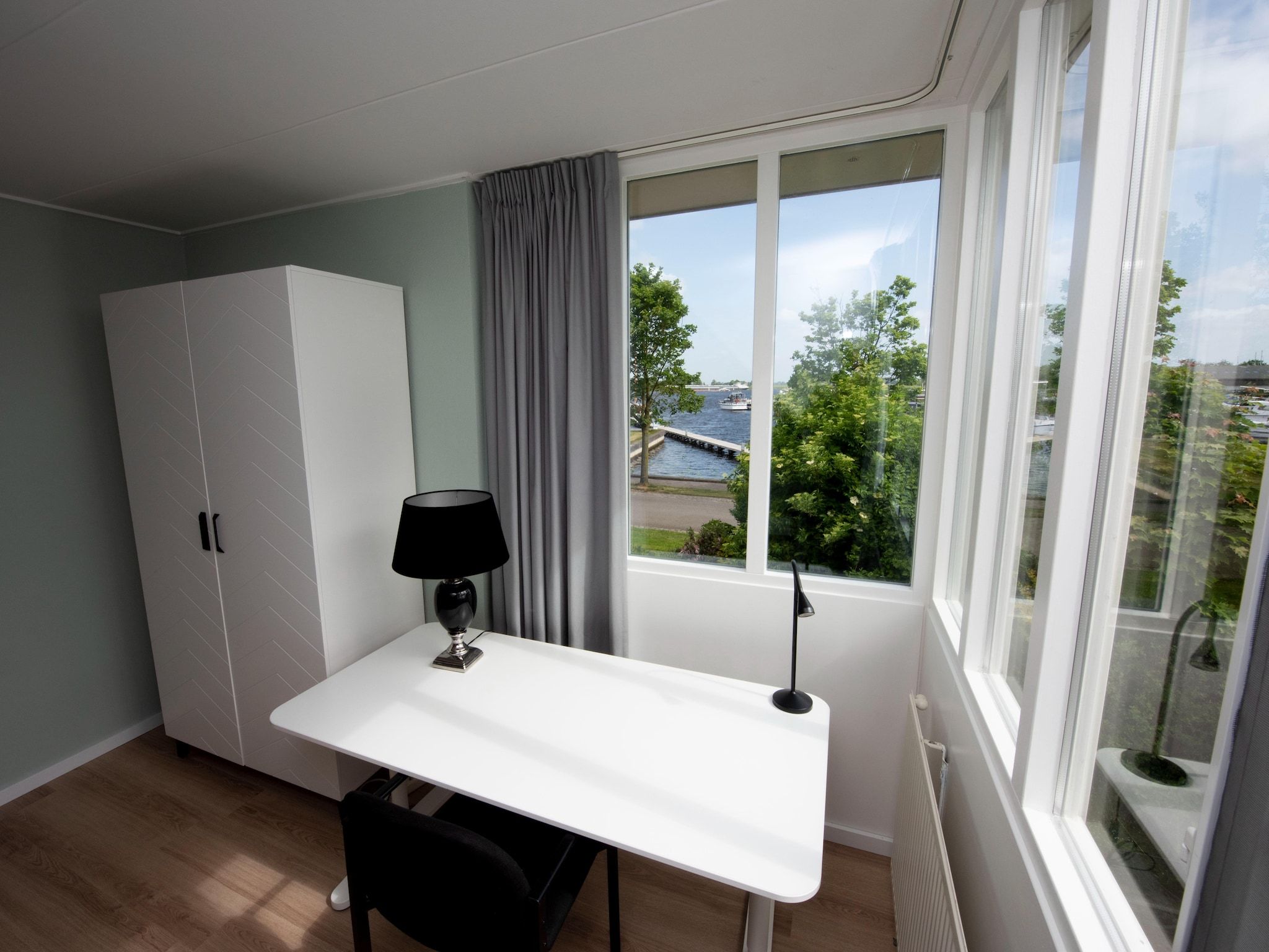 Een slaapkamer van Villa aan het water in Terherne in Terherne