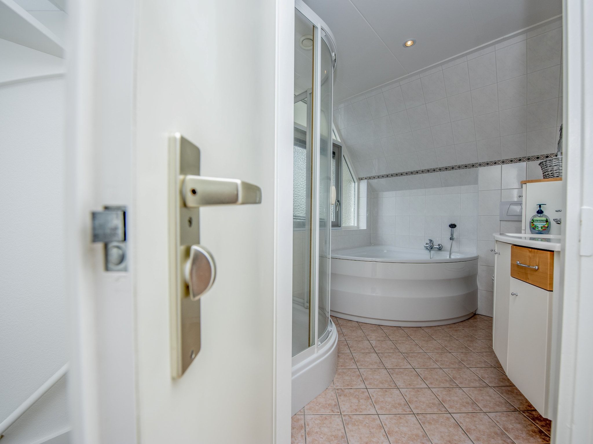 De badkamer van Villa aan het water in Terherne in Terherne