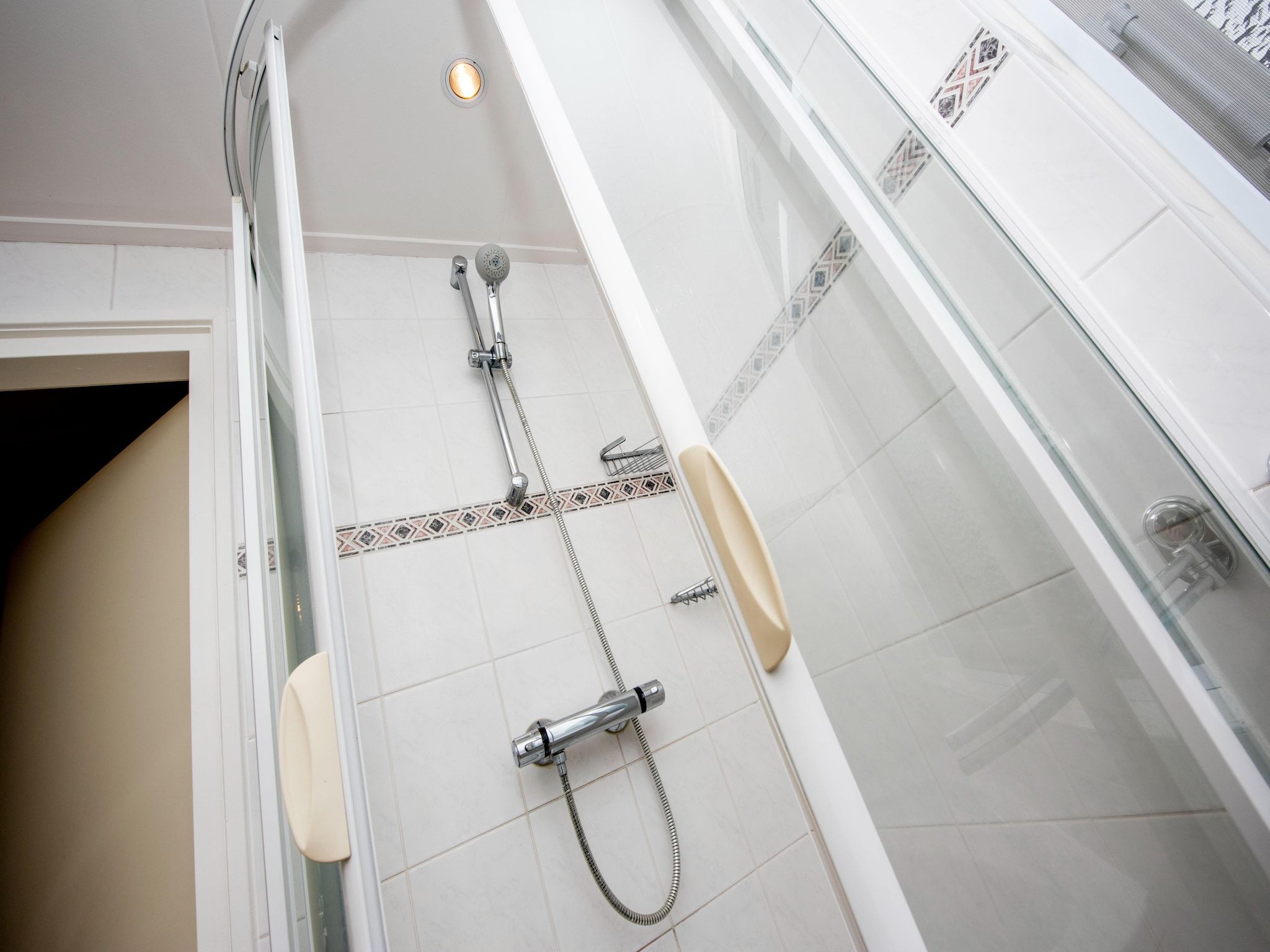 De badkamer van Villa aan het water in Terherne in Terherne