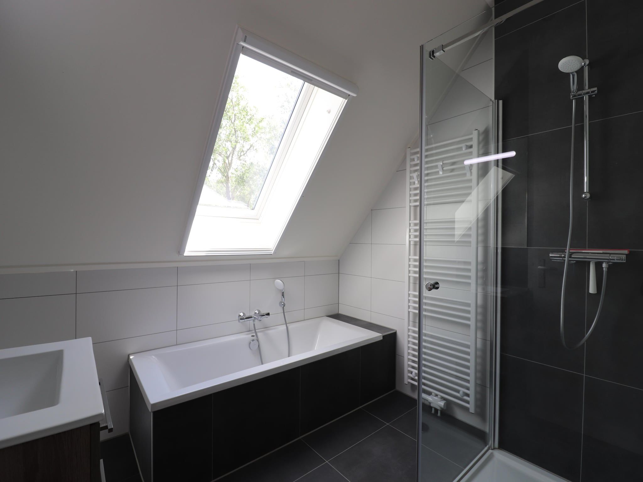 De badkamer van Friese Villa in Leons in Leons