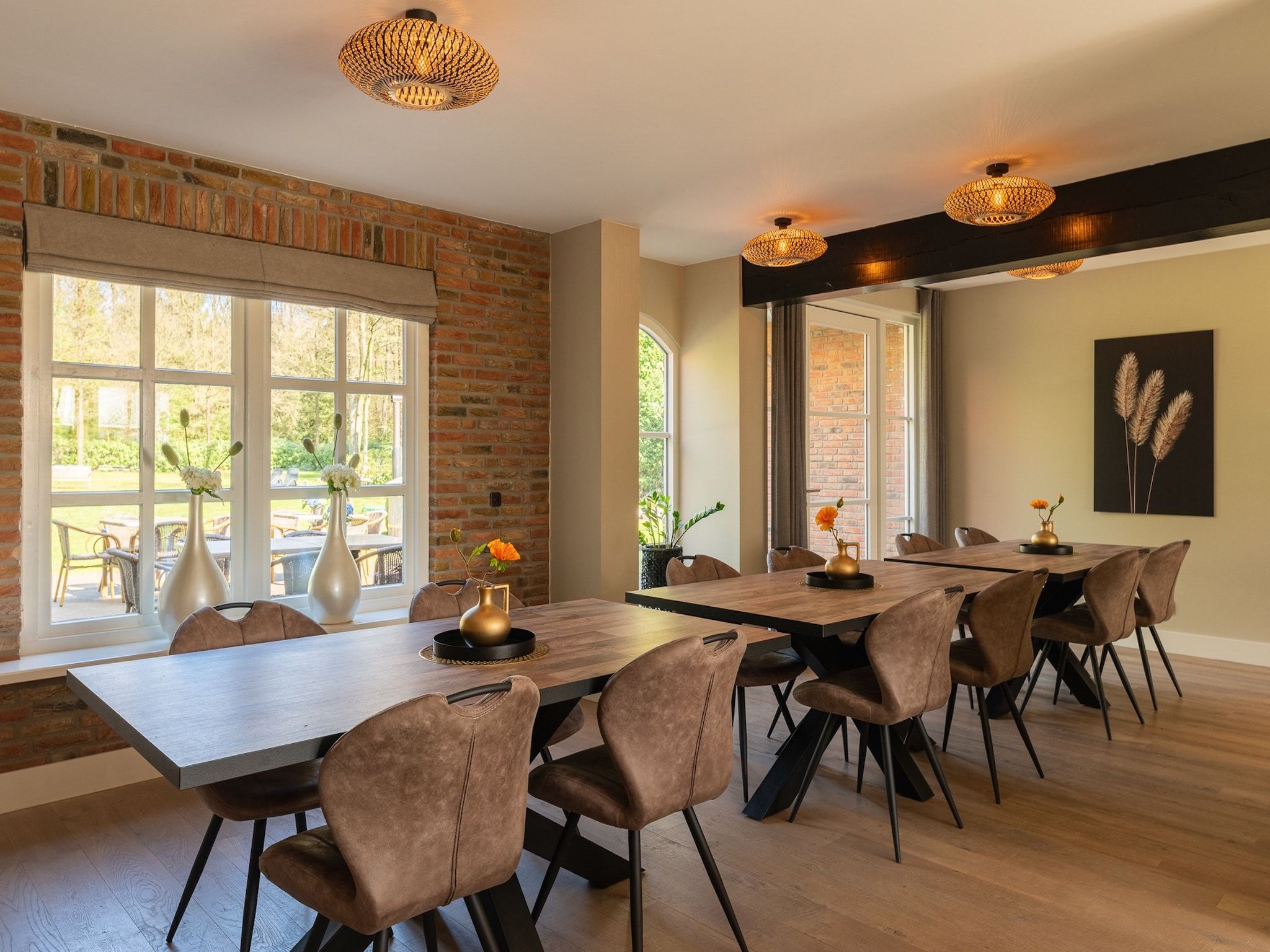 De eetkamer van Het Landhuis in Losser