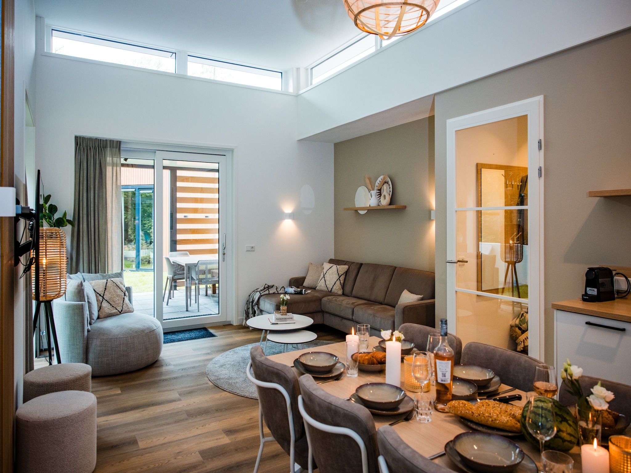 De woonkamer van Steenpatrijs 17-06 in Voorthuizen