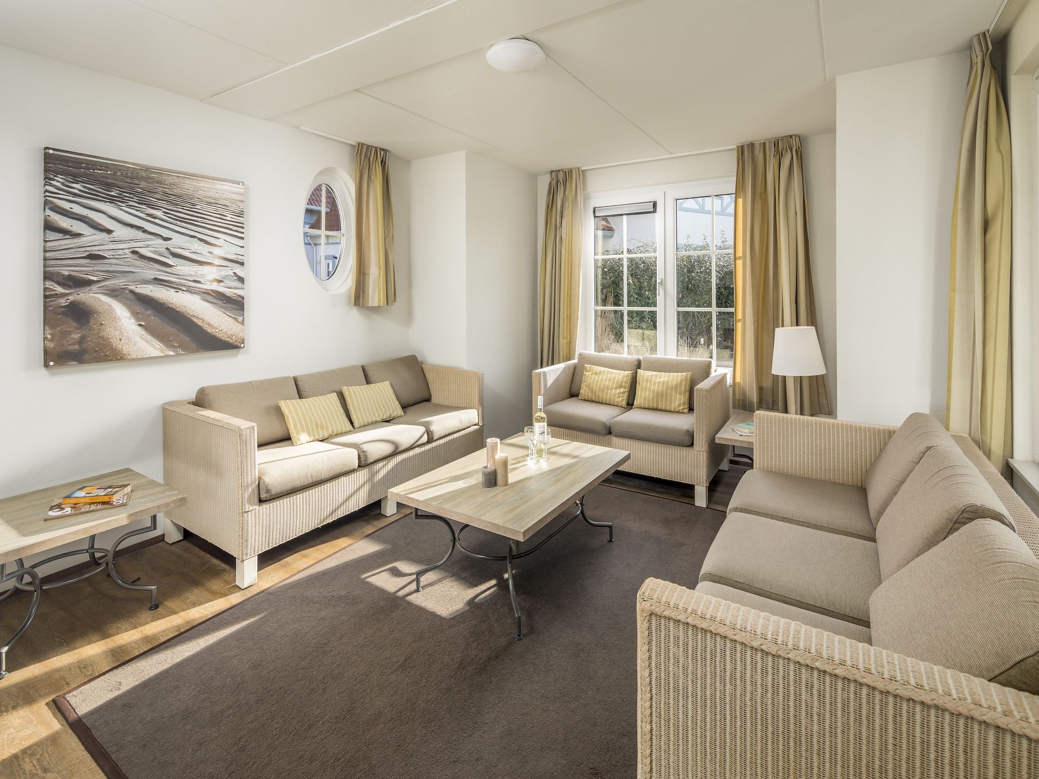 De woonkamer van Noordzee Residence Cadzand-Bad 37 in Cadzand-Bad