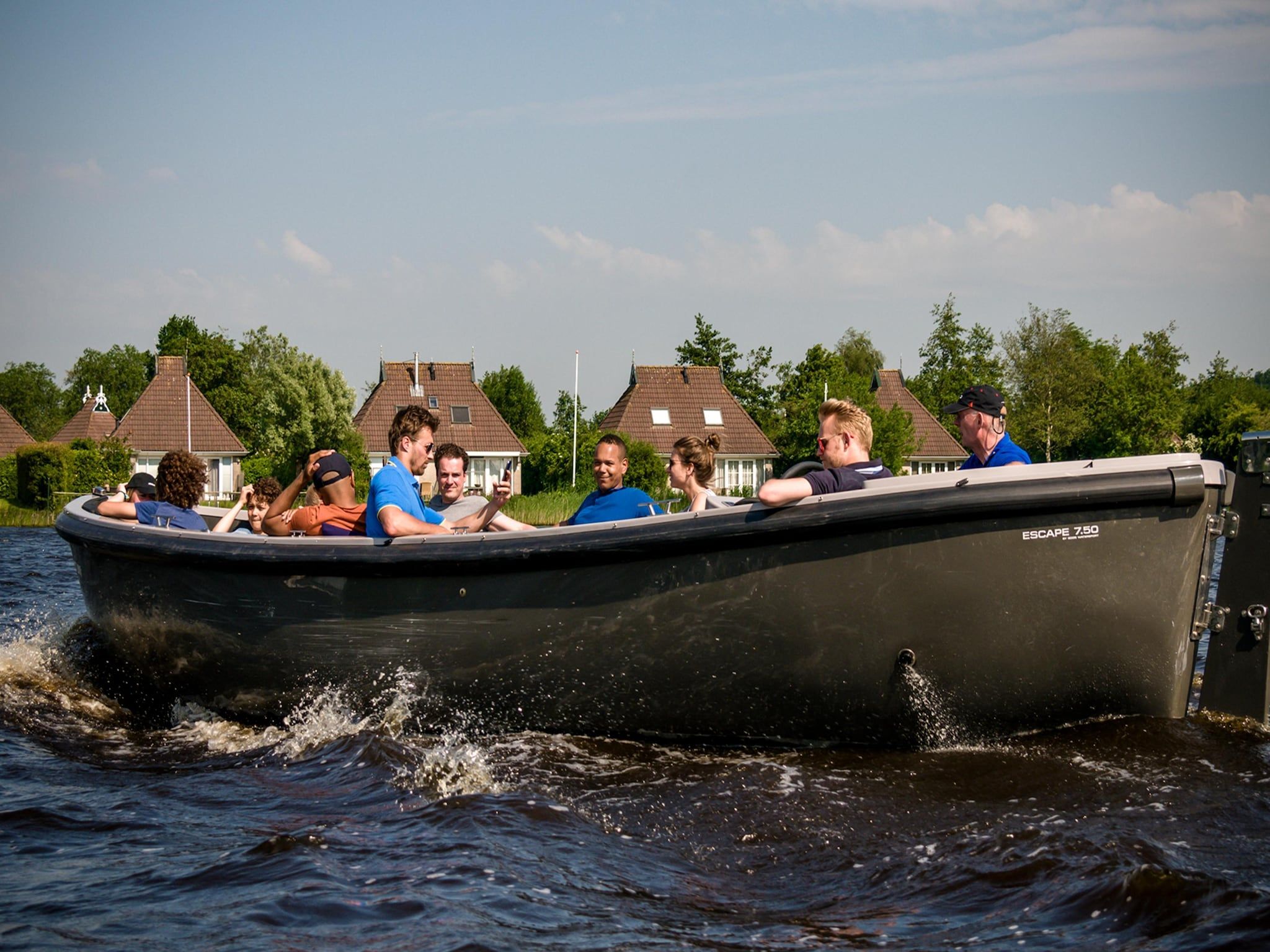 Voorzieningen bij Grand Tolve Wellness de luxe met sauna buitenspa & sloep in Earnewald