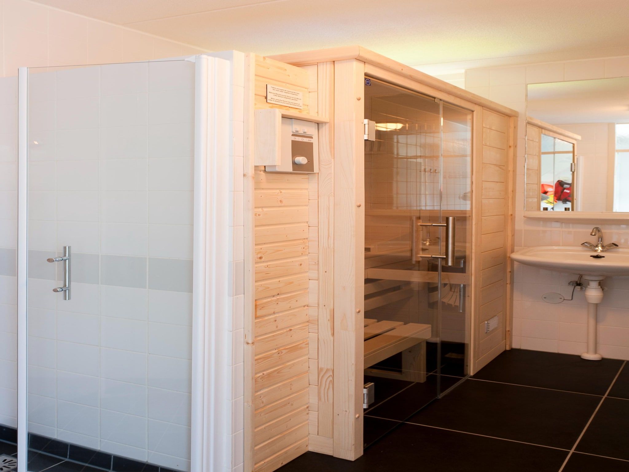 Wellness bij Grand Tolve Wellness de luxe met sauna buitenspa in Earnewald