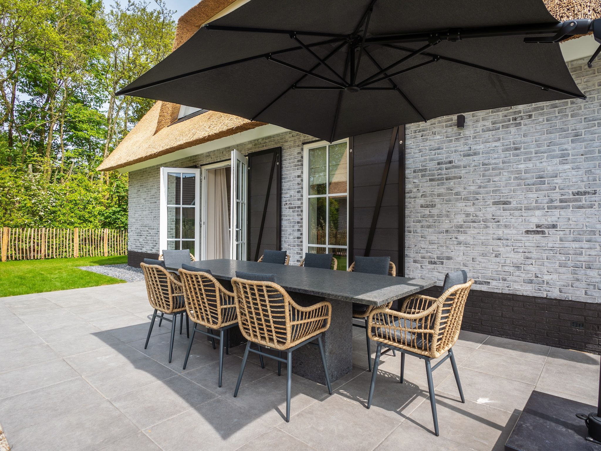 Het terras van So What 25a in De Koog