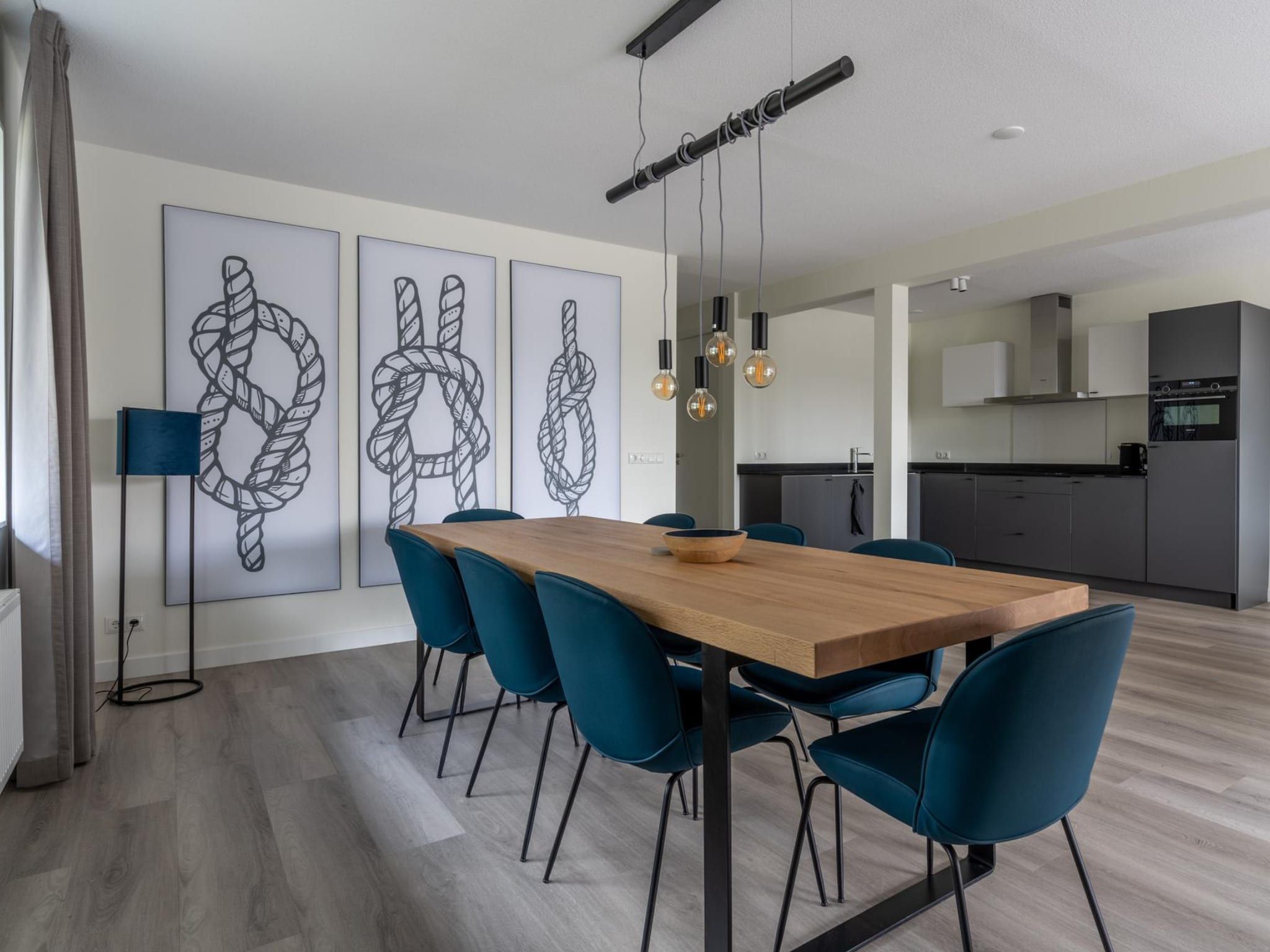 De eetkamer van Appartement - Paviljoenwei 4  Sneek Offingawier 'Havenzicht' in Sneek