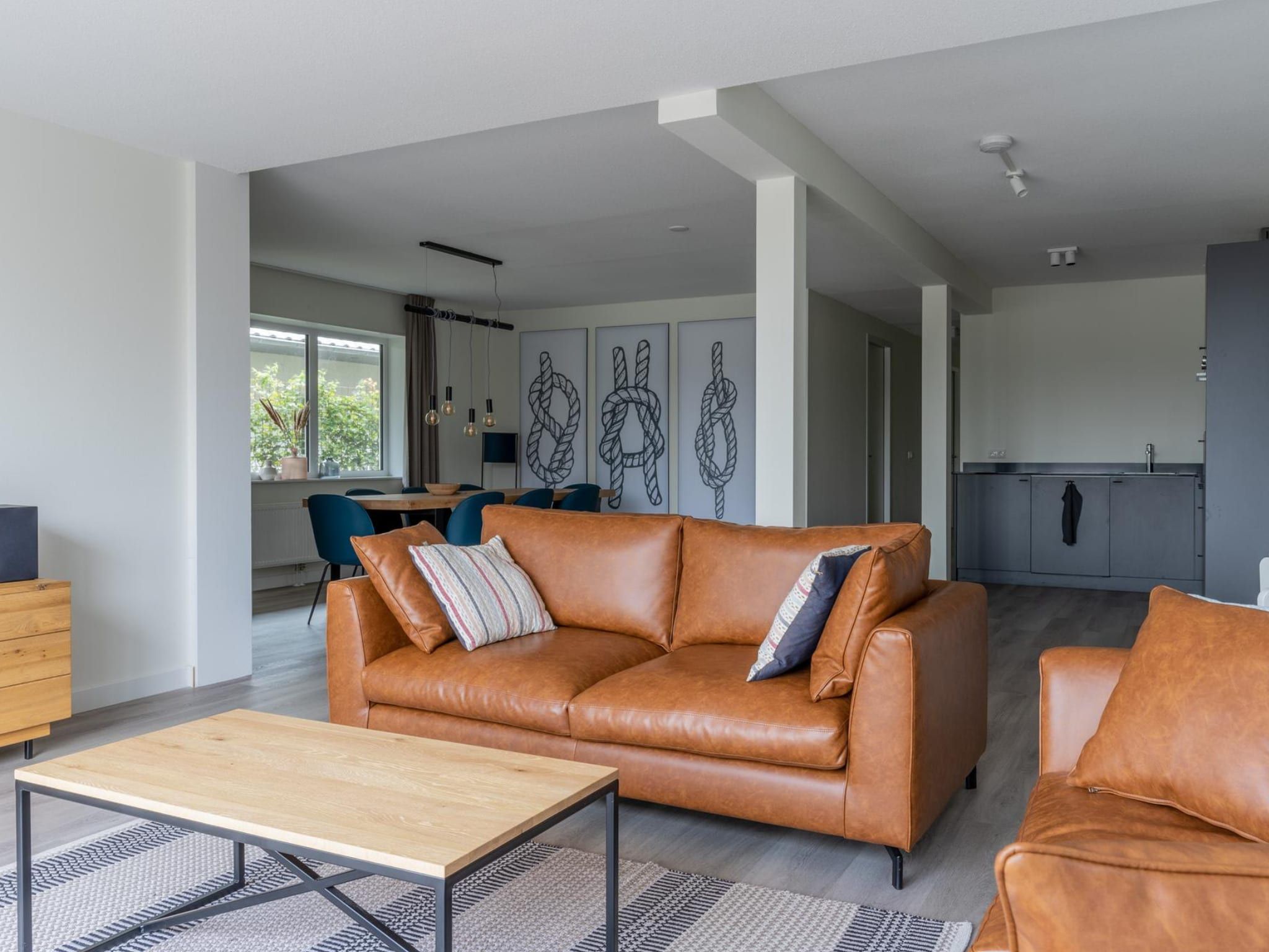 De woonkamer van Appartement - Paviljoenwei 4  Sneek Offingawier 'Havenzicht' in Sneek