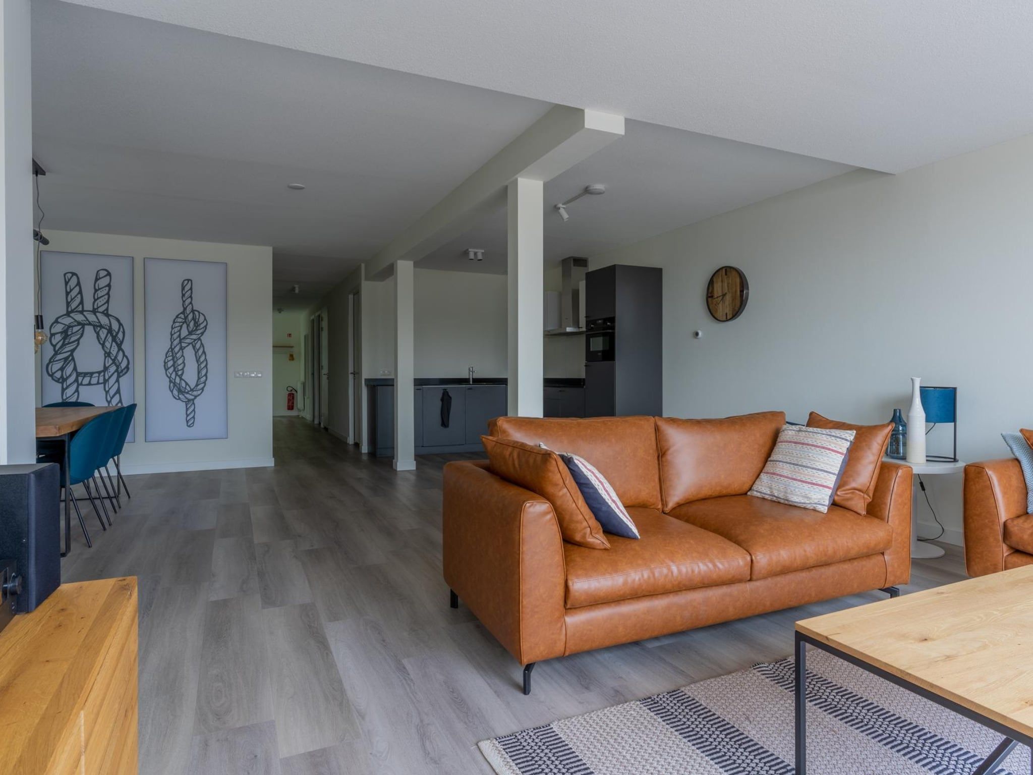 De woonkamer van Appartement - Paviljoenwei 4  Sneek Offingawier 'Havenzicht' in Sneek